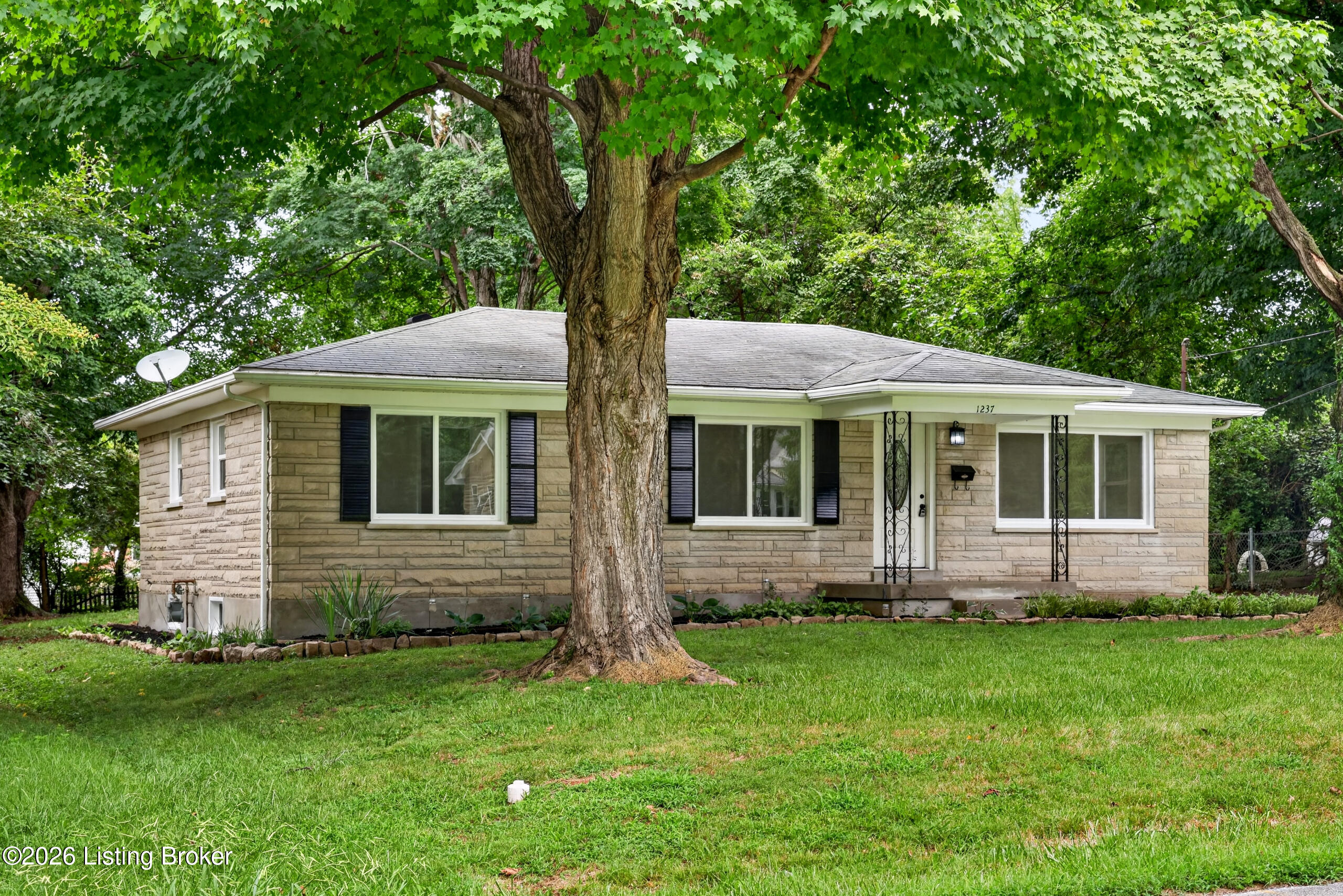 1237 Cooper Ave Property Photo 1
