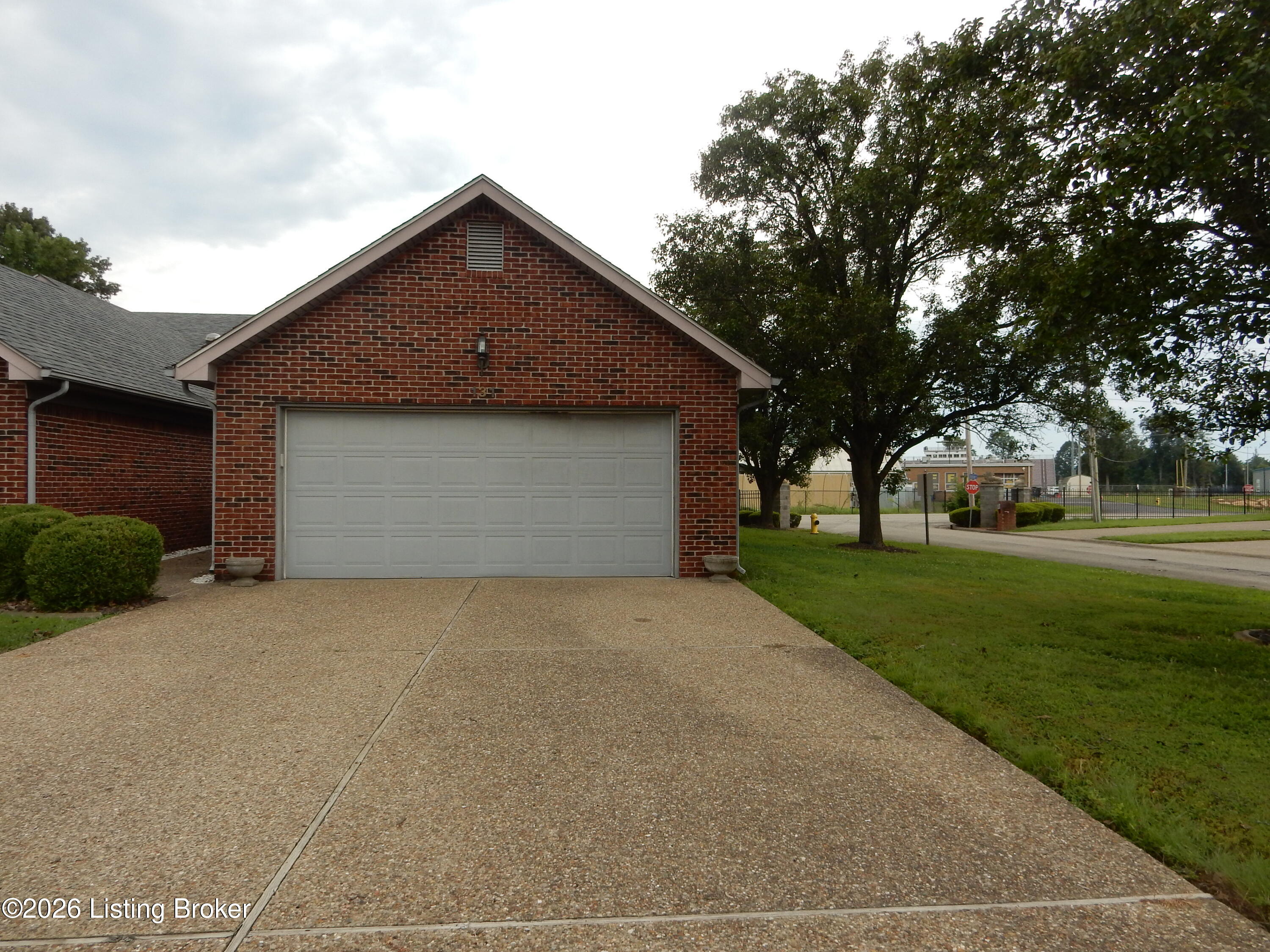 131 Flintstone Ct Property Photo 1
