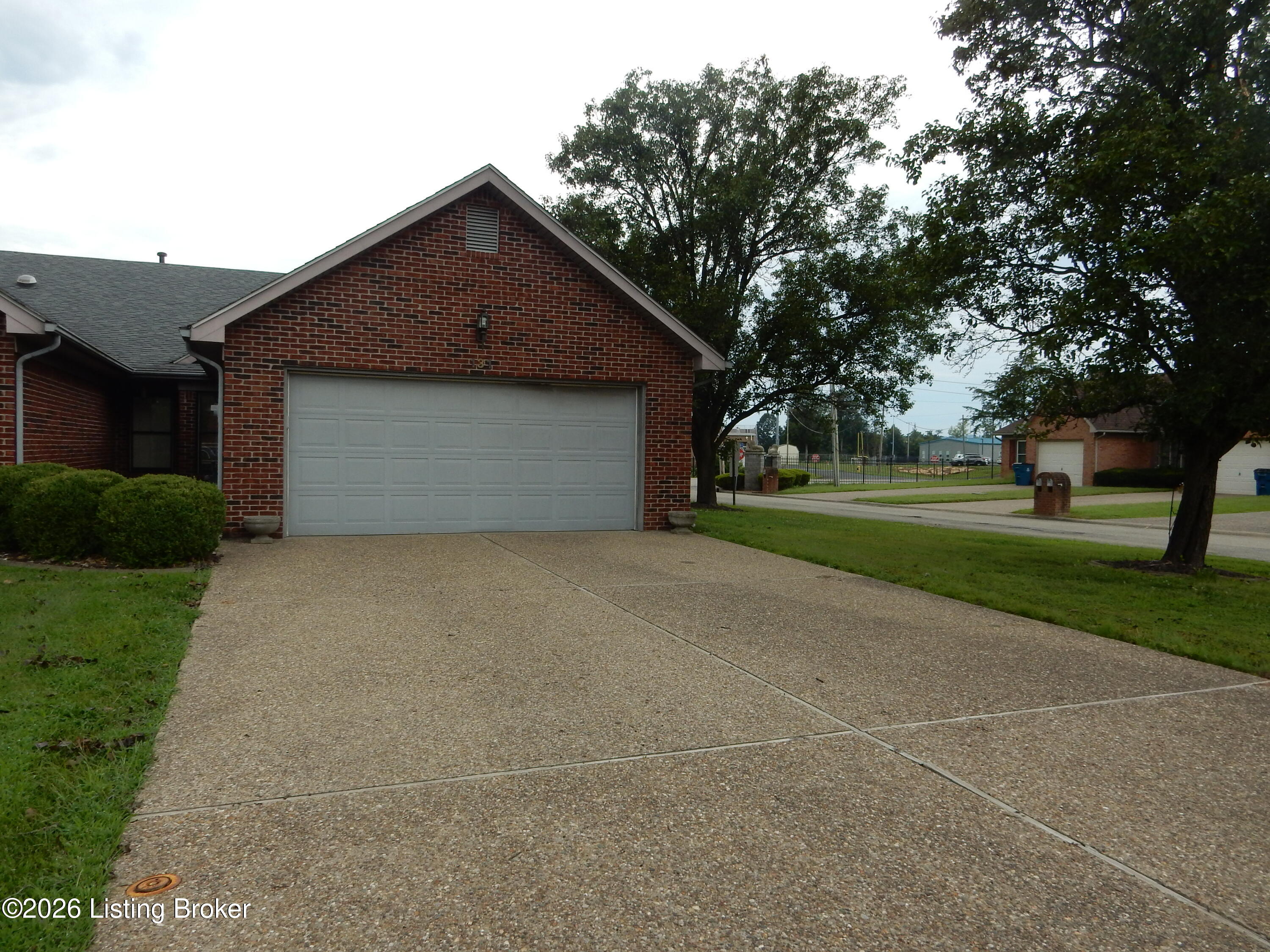131 Flintstone Ct Property Photo 3