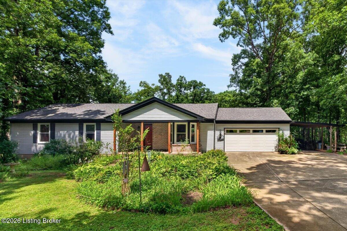 1811 Foxboro Rd Property Photo 1