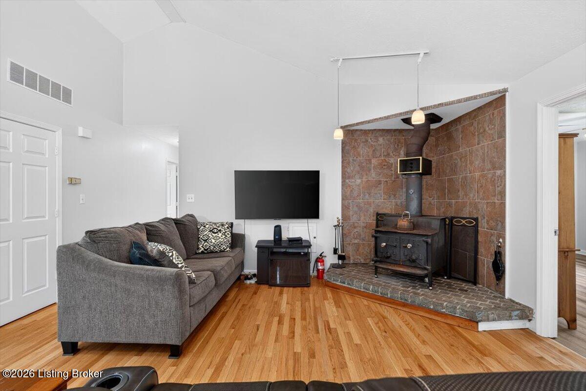 1811 Foxboro Rd Property Photo 7