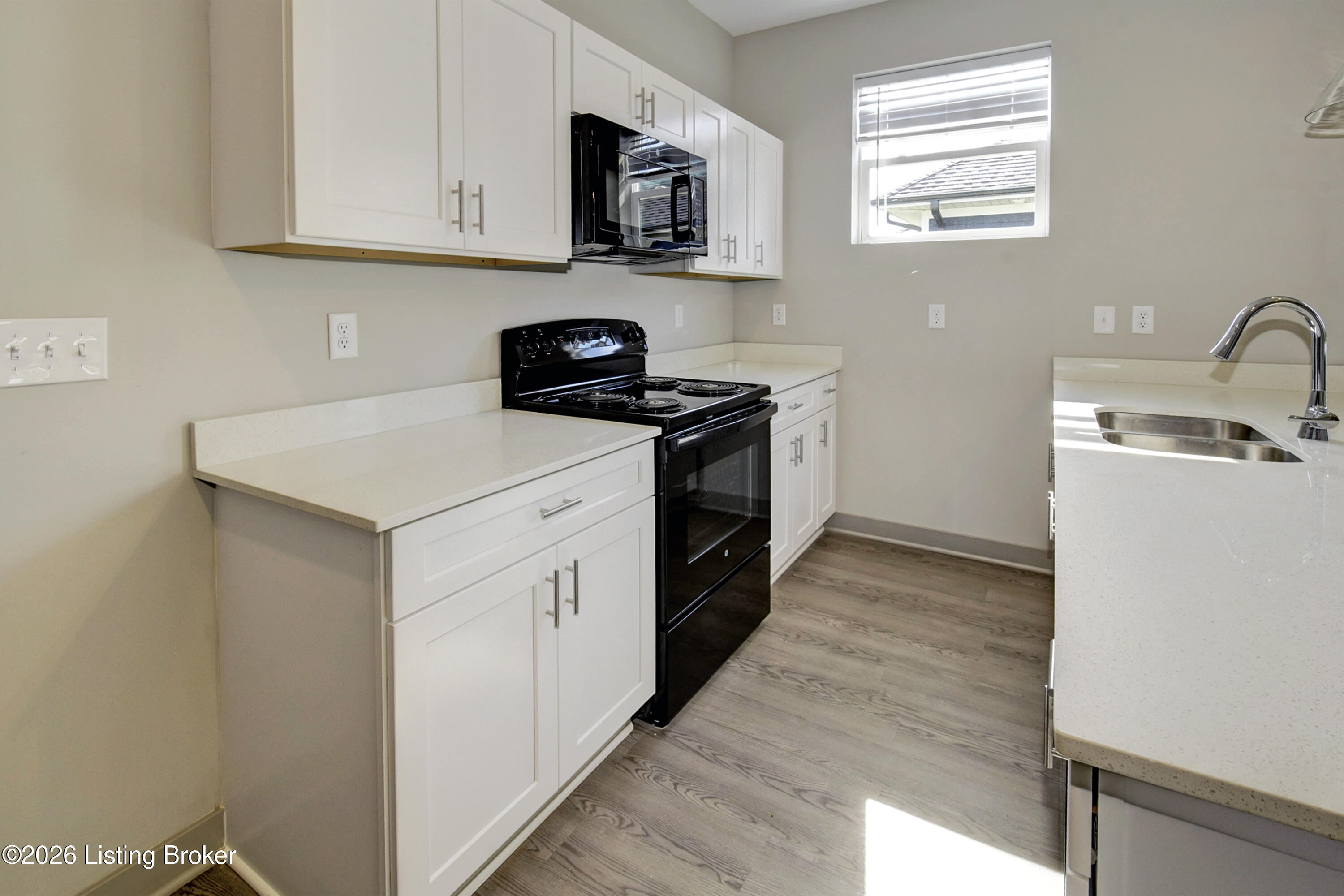 11705 Longevity Ln Property Photo 8
