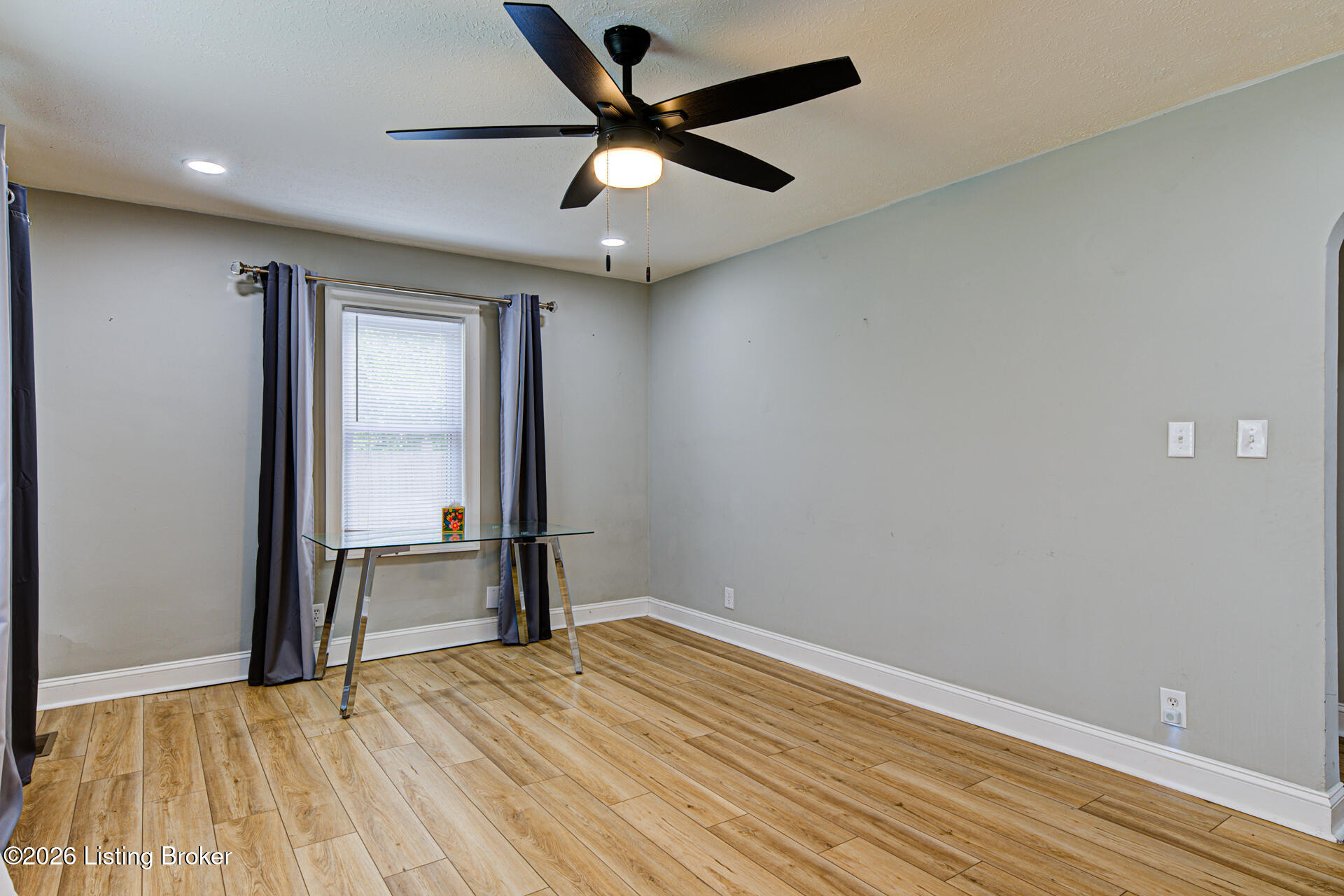 2206 Franklin Ave Property Photo 4