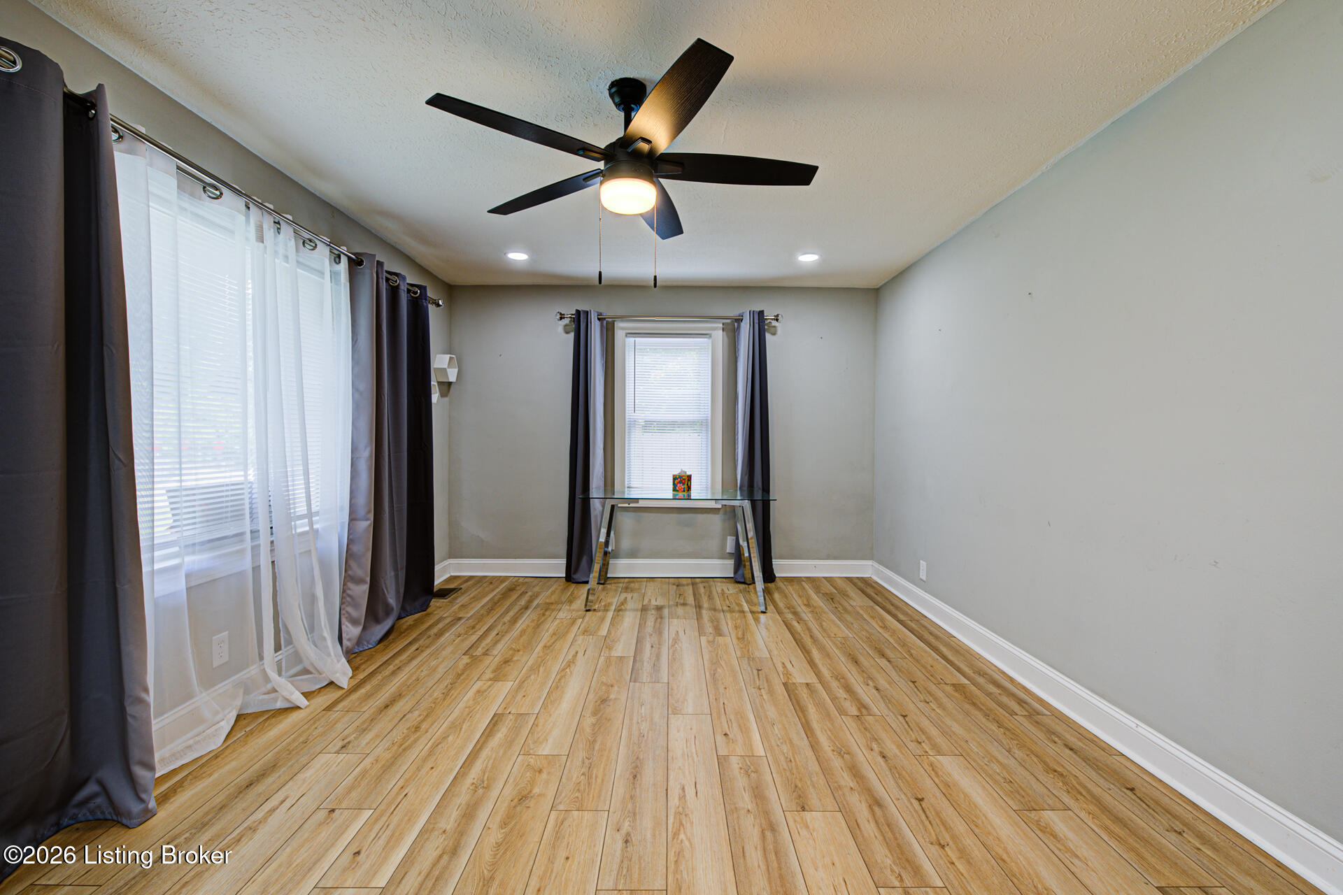 2206 Franklin Ave Property Photo 5