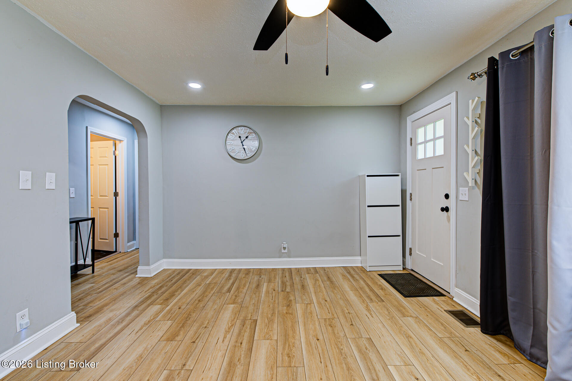 2206 Franklin Ave Property Photo 6