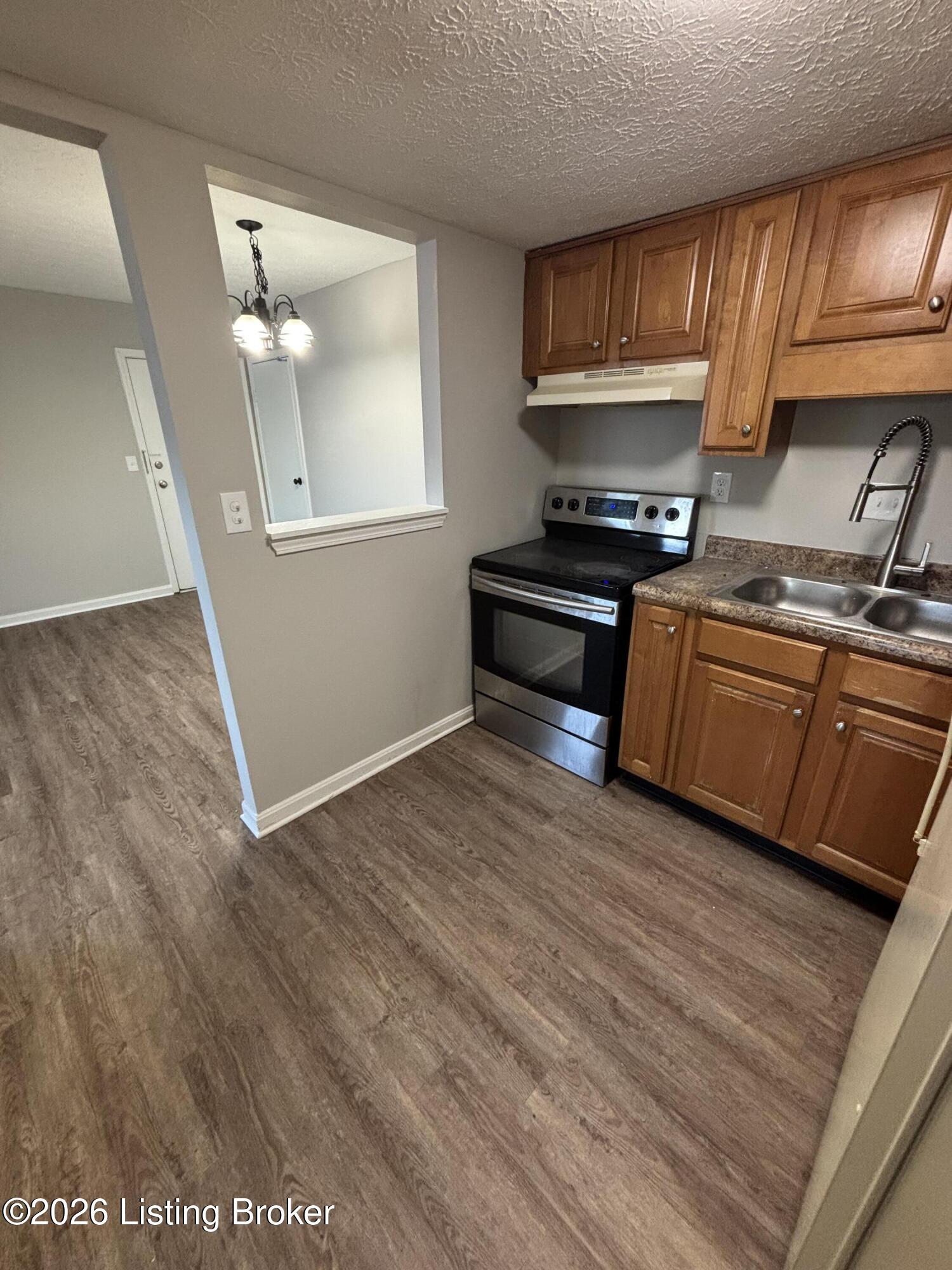 404 N. Hite Ave A4 Property Photo 4