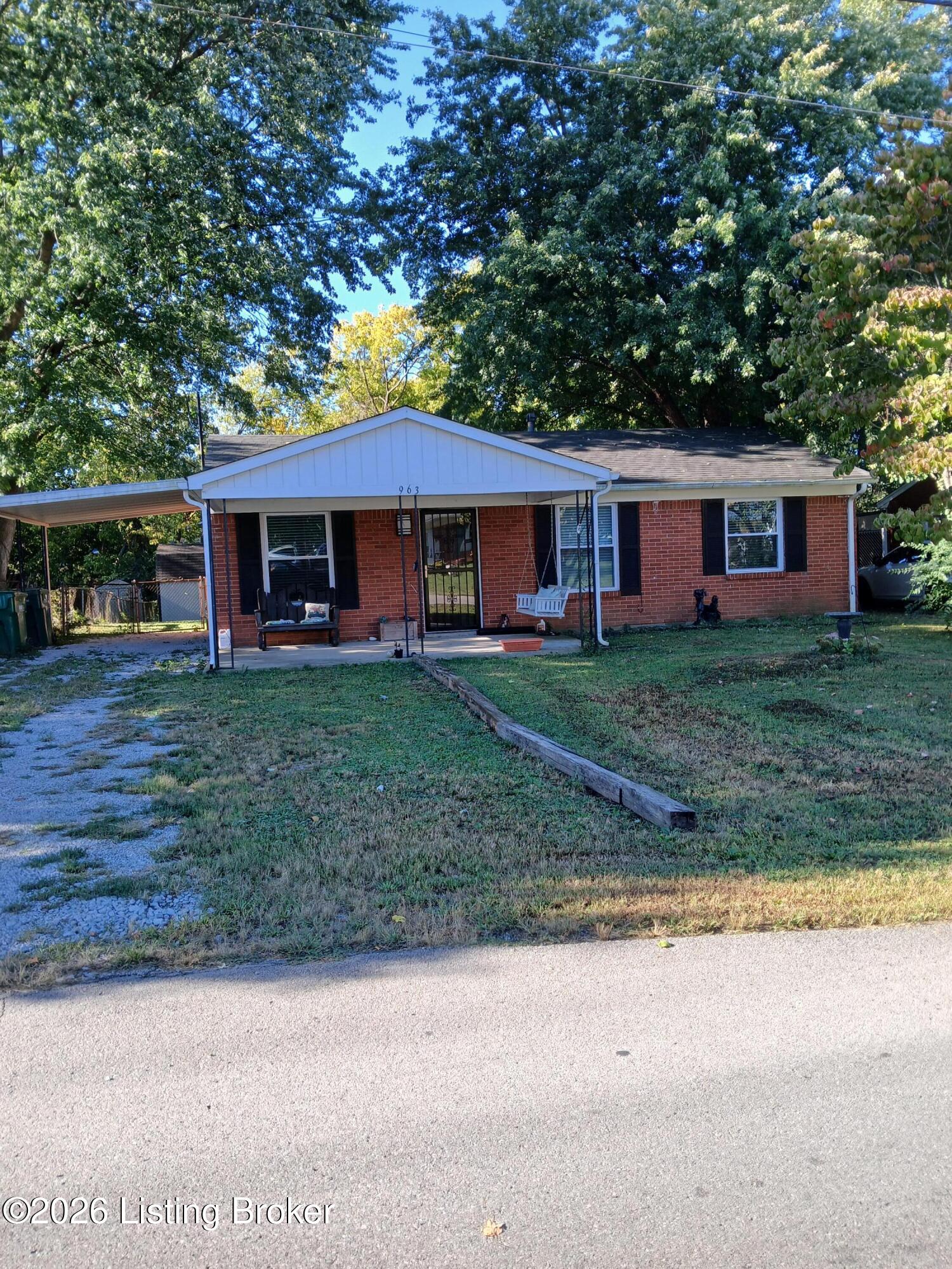 963 Hillview Blvd Property Photo 3