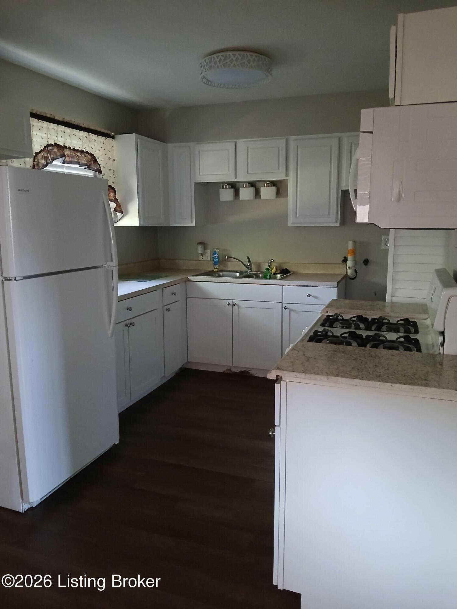 963 Hillview Blvd Property Photo 11