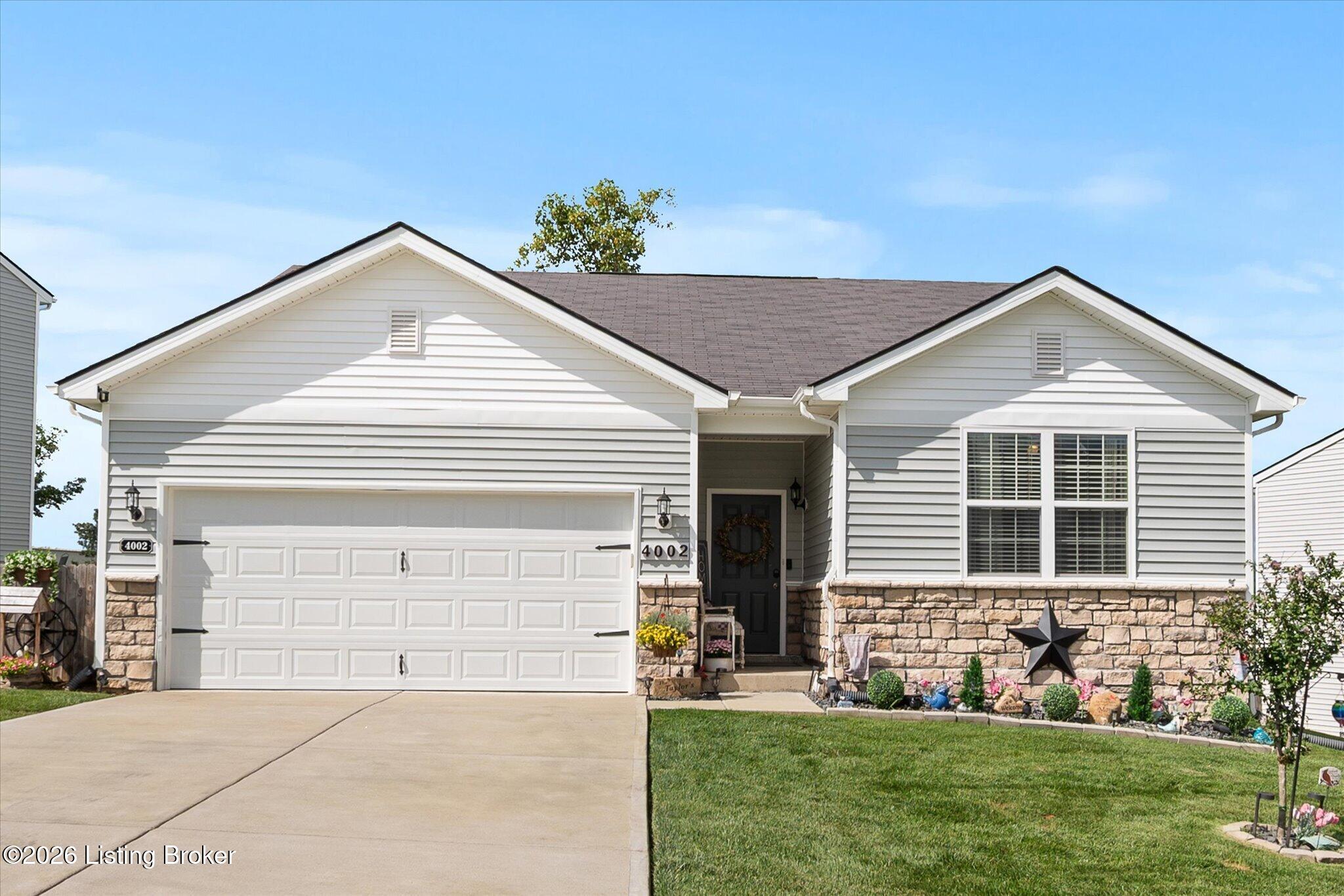 4002 White Pine Ln Property Photo 1
