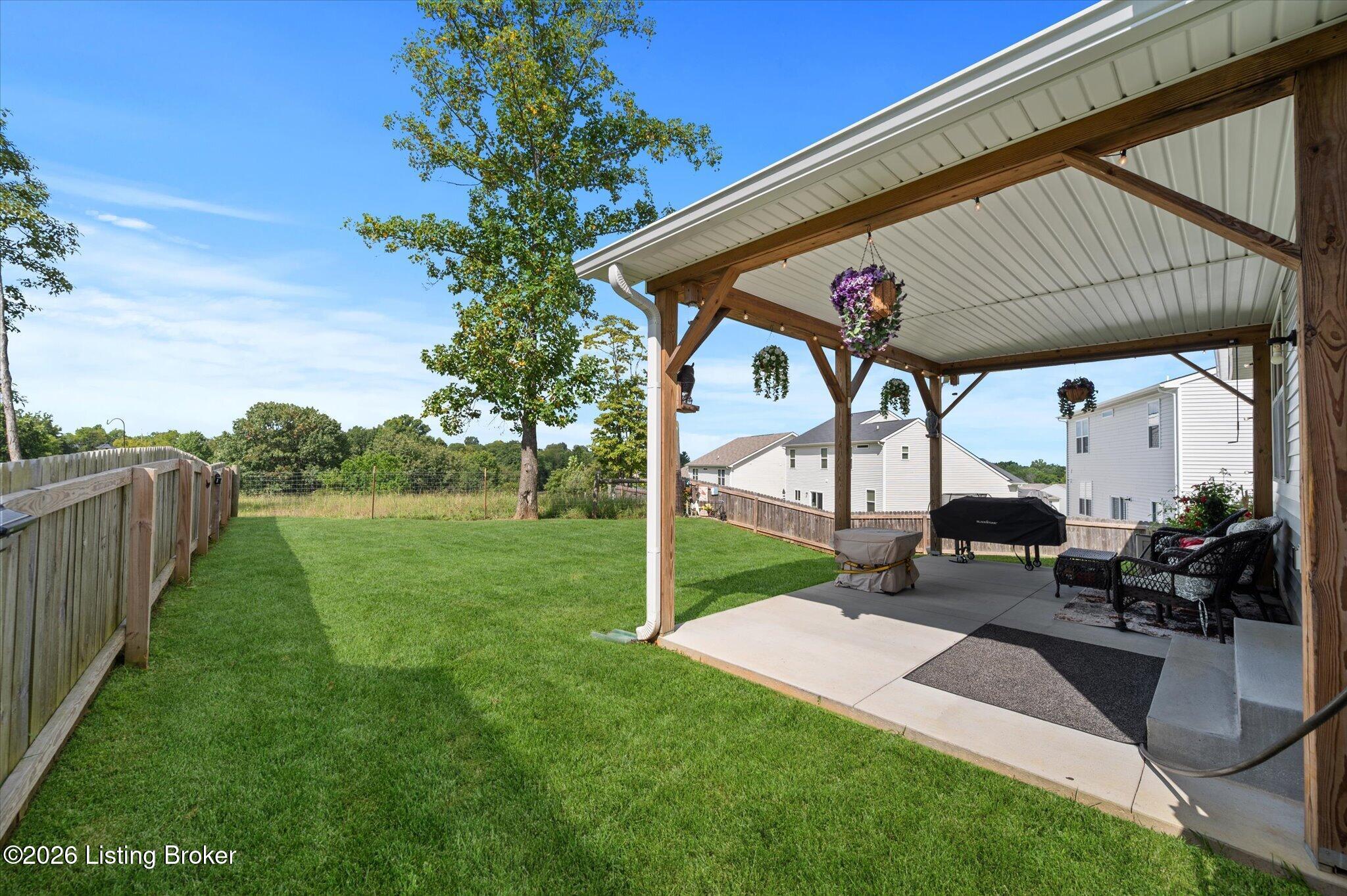 4002 White Pine Ln Property Photo 9