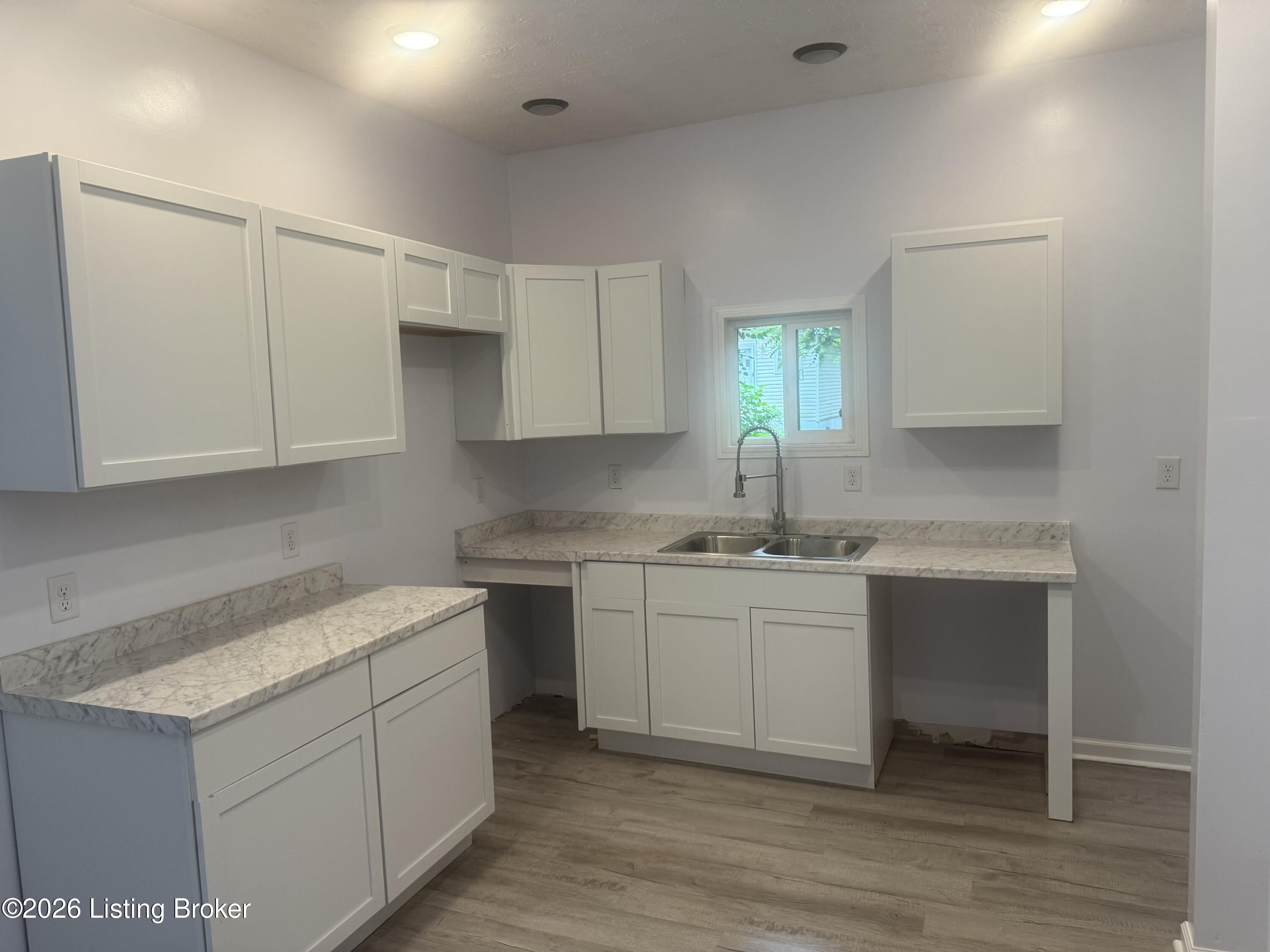 3419 Grand Ave Property Photo 11