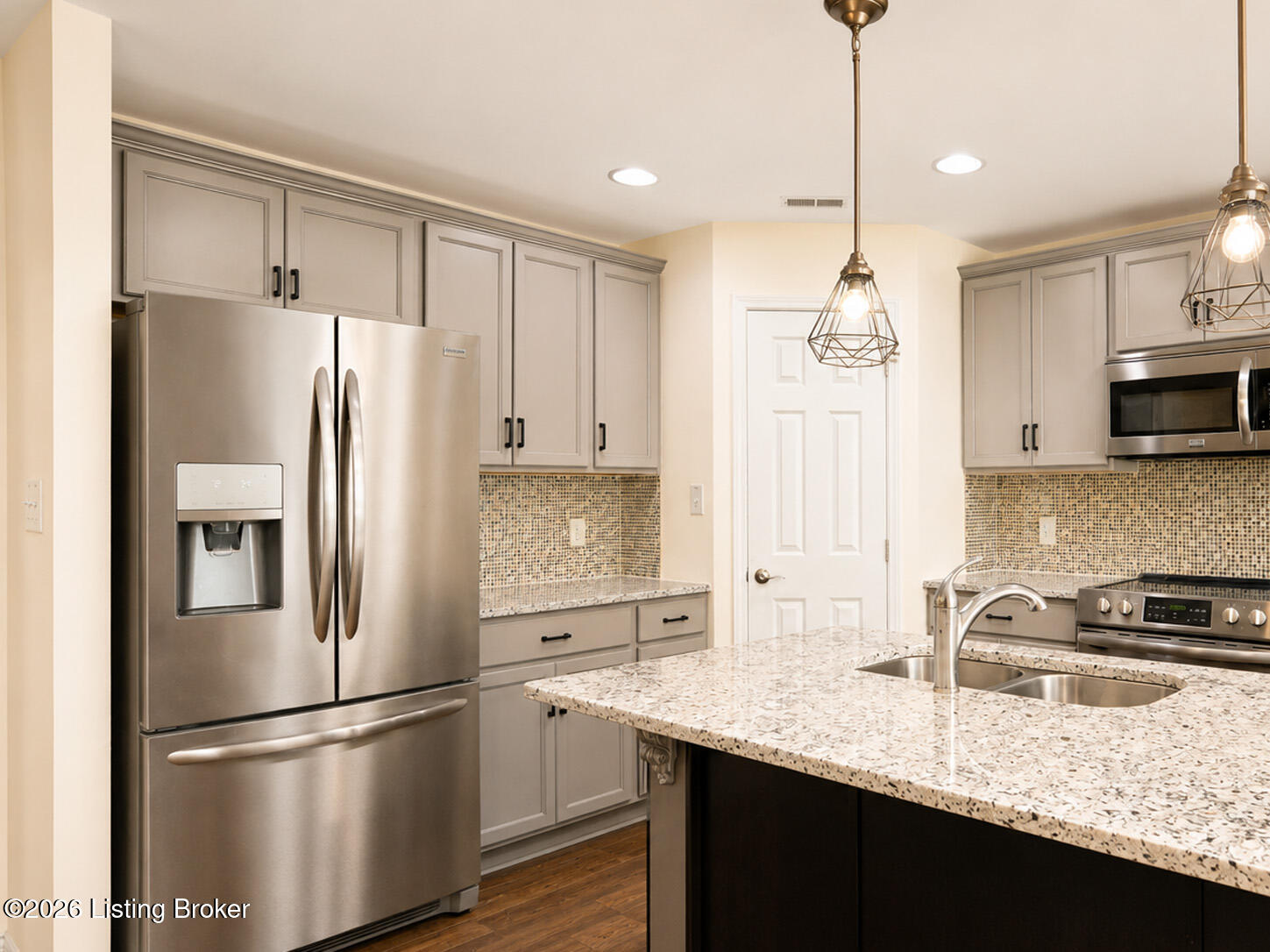 2530 Longshot Cove Property Photo 7