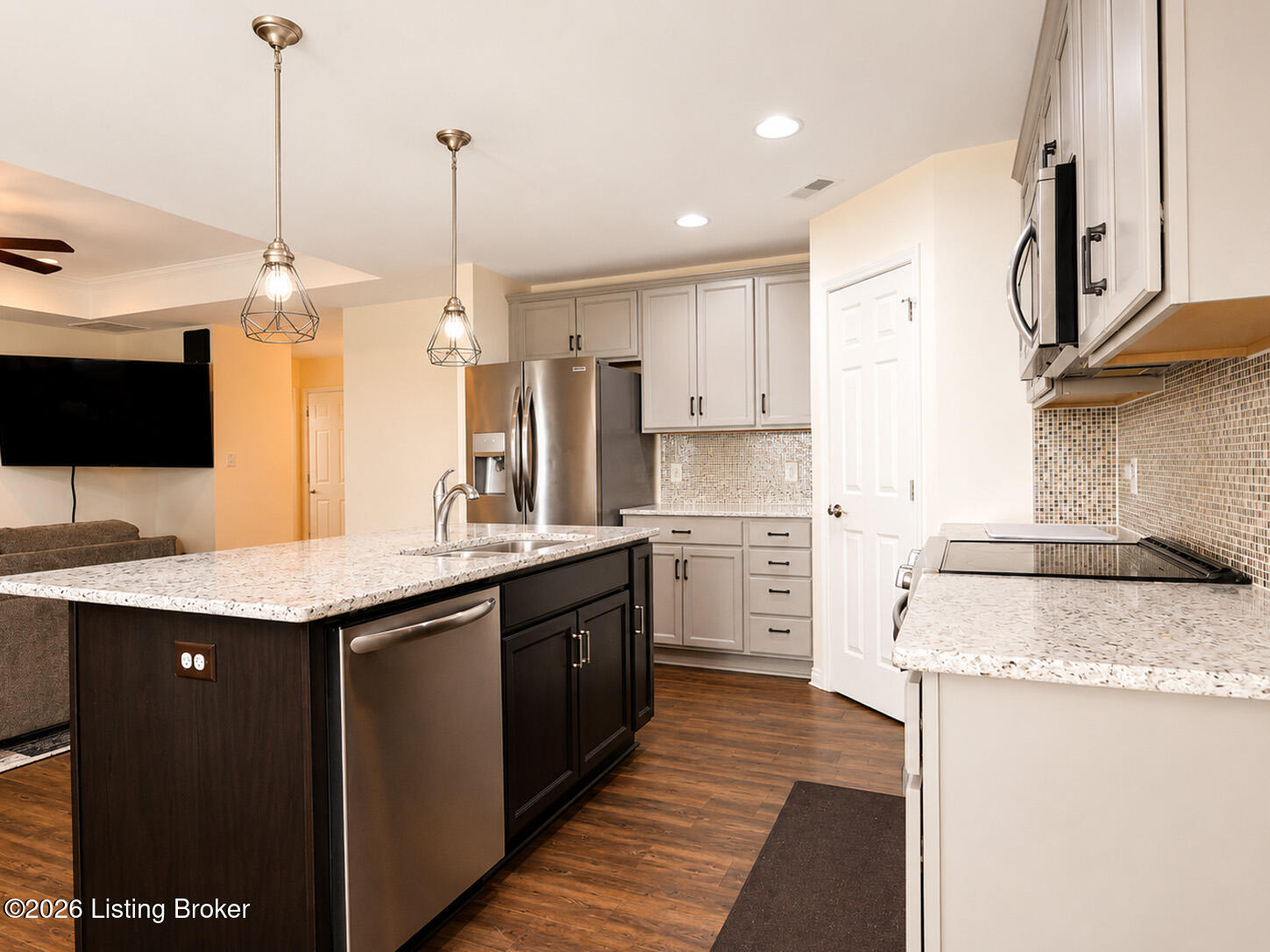 2530 Longshot Cove Property Photo 9