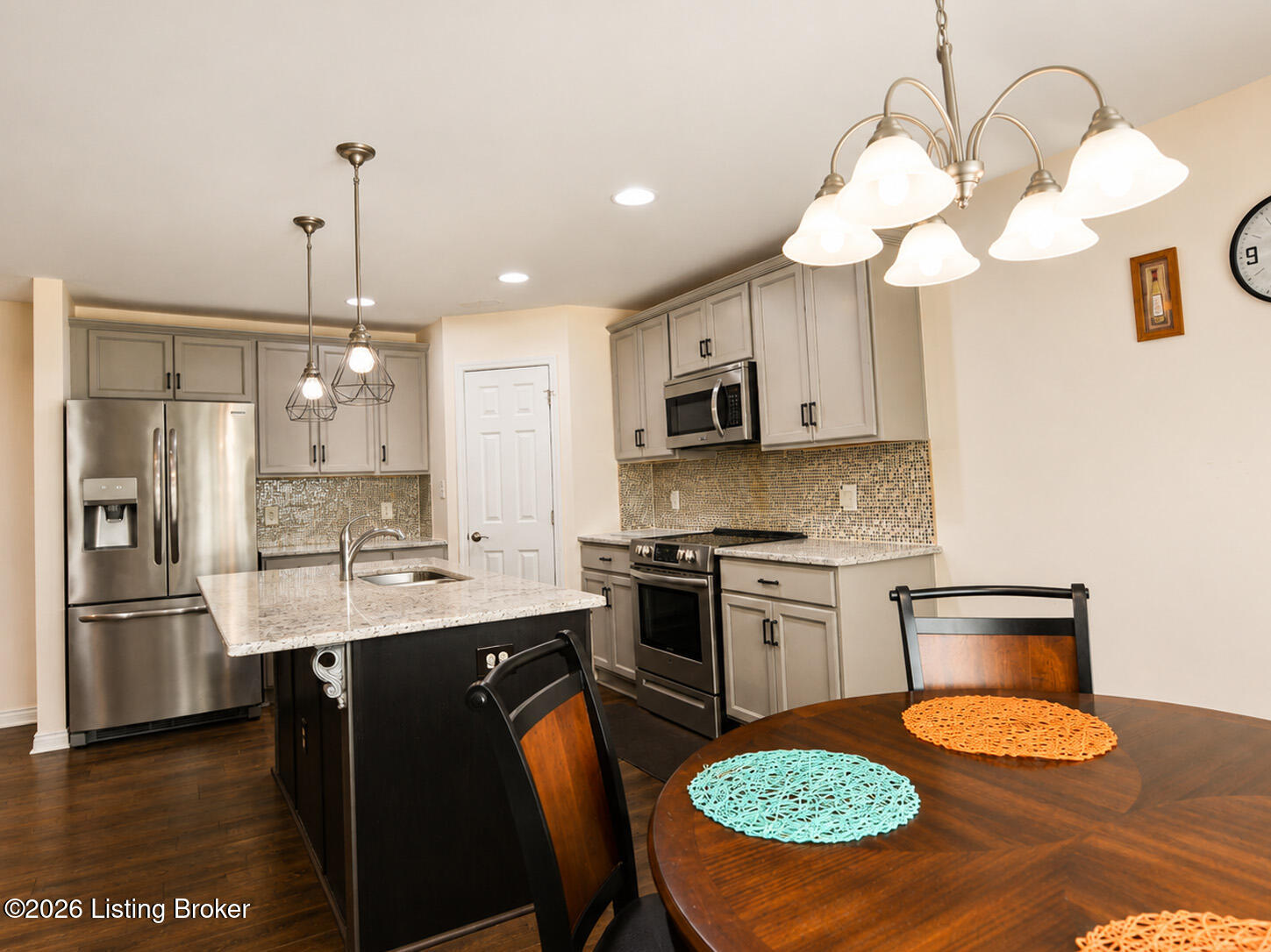 2530 Longshot Cove Property Photo 10
