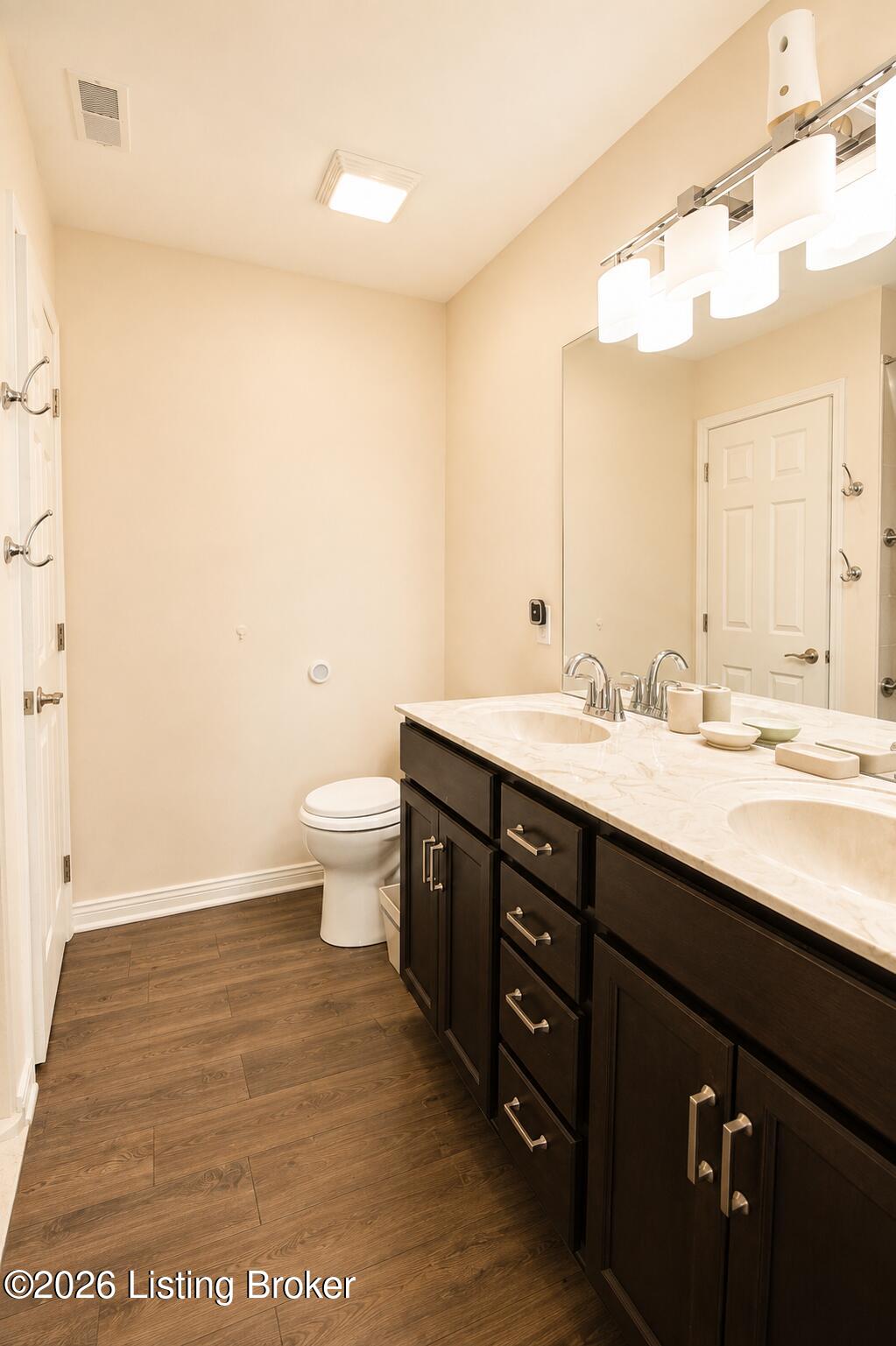 2530 Longshot Cove Property Photo 15