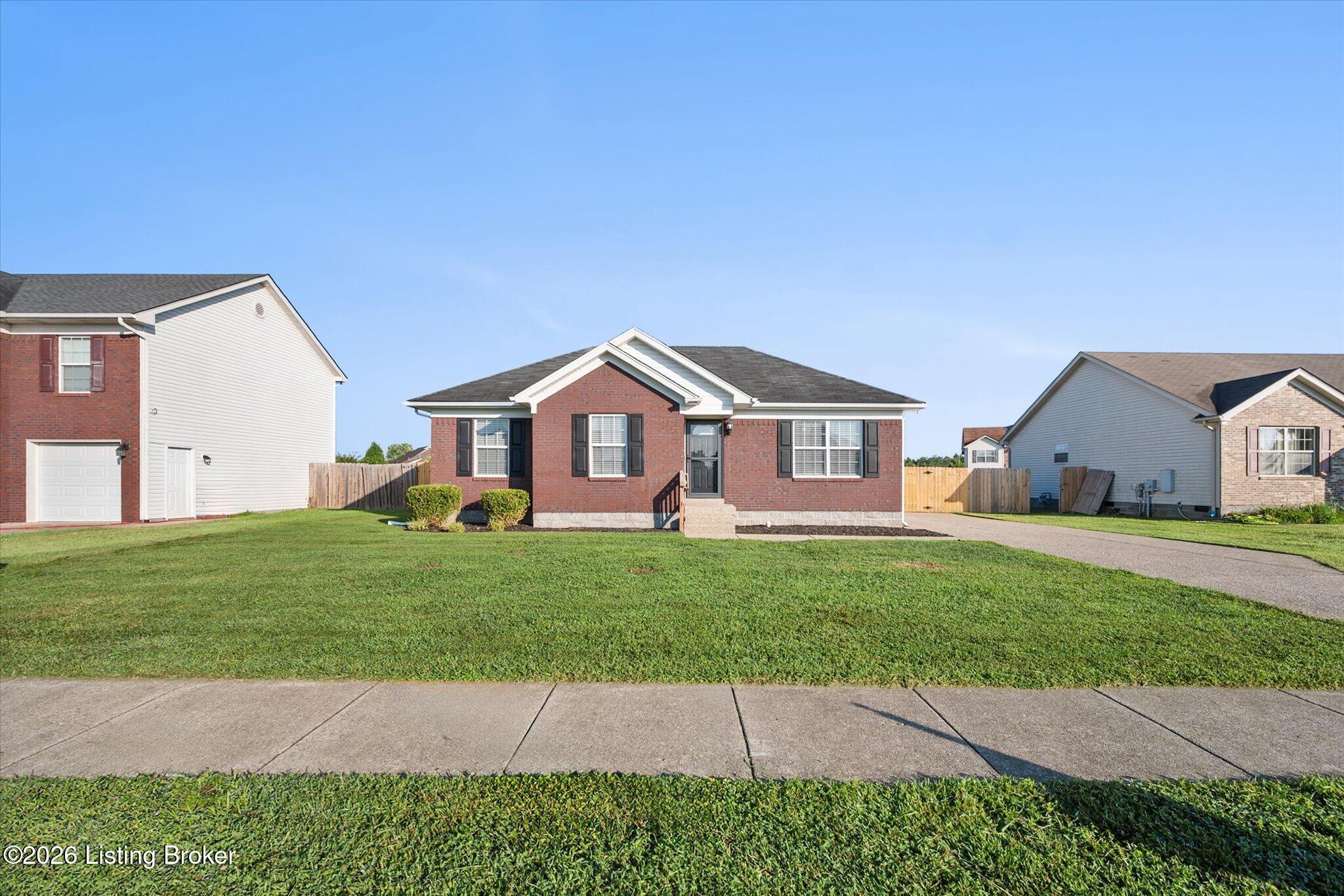 729 Oak Grove Blvd Property Photo 1