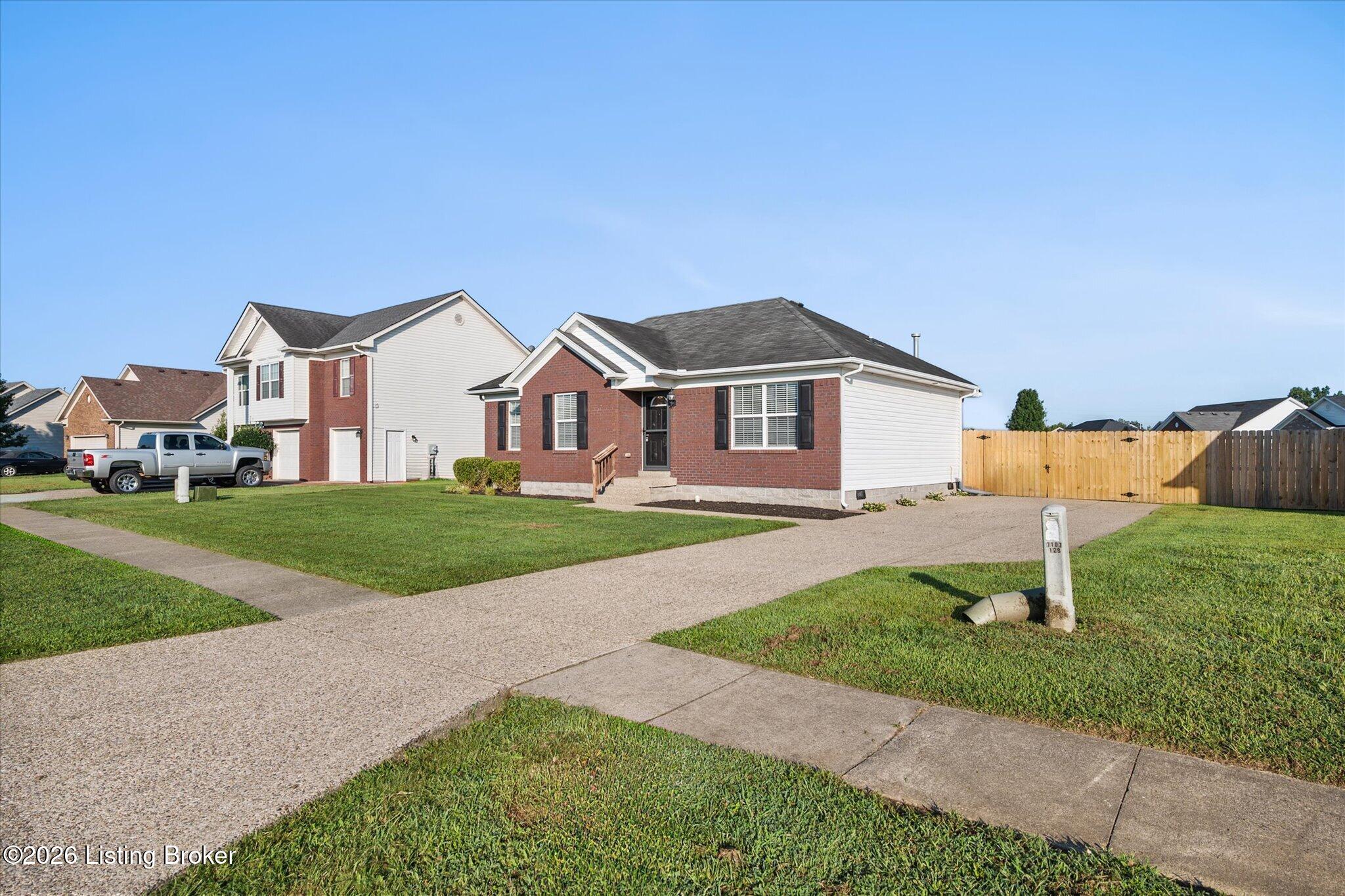 729 Oak Grove Blvd Property Photo 2