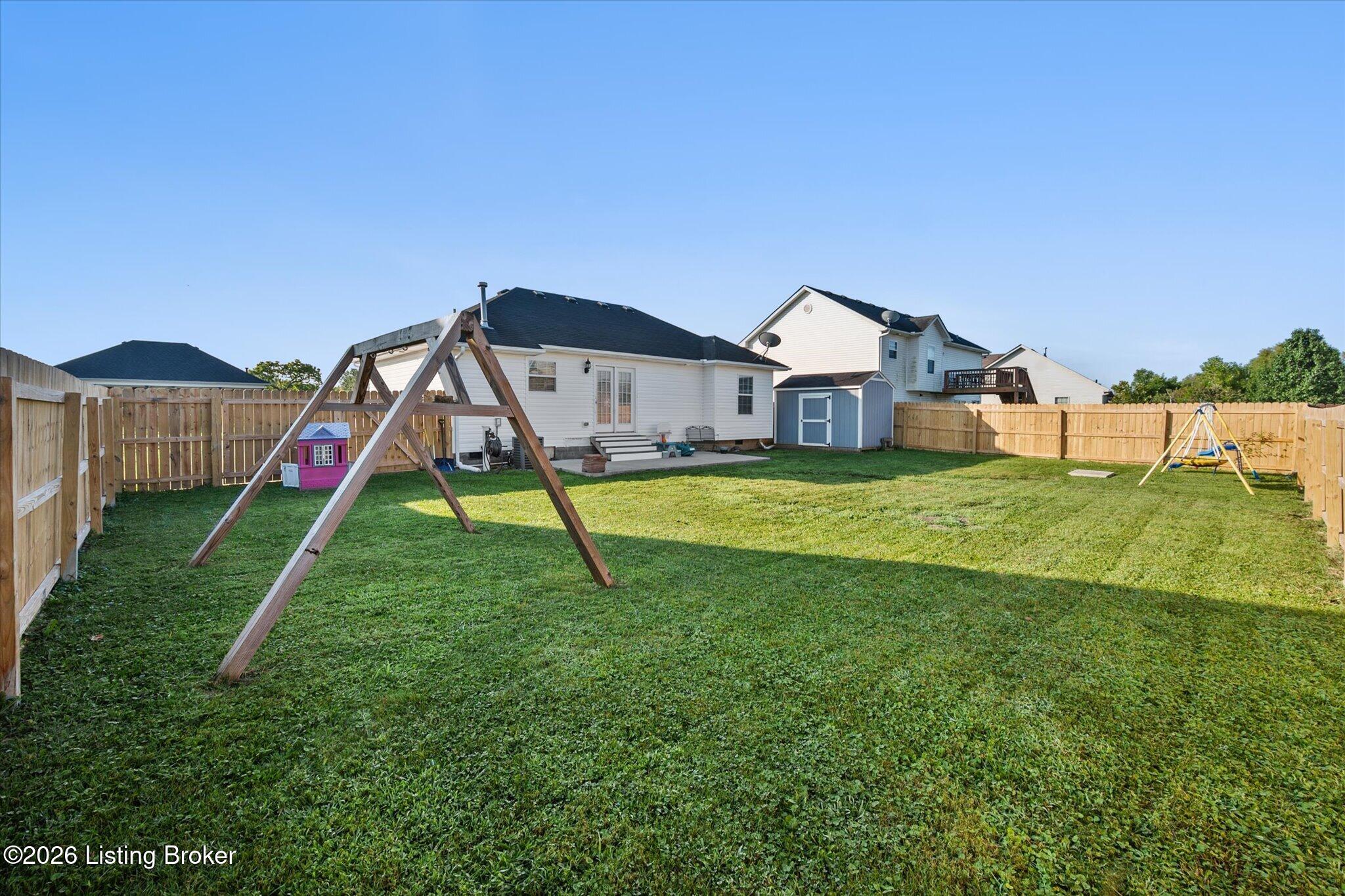 729 Oak Grove Blvd Property Photo 3
