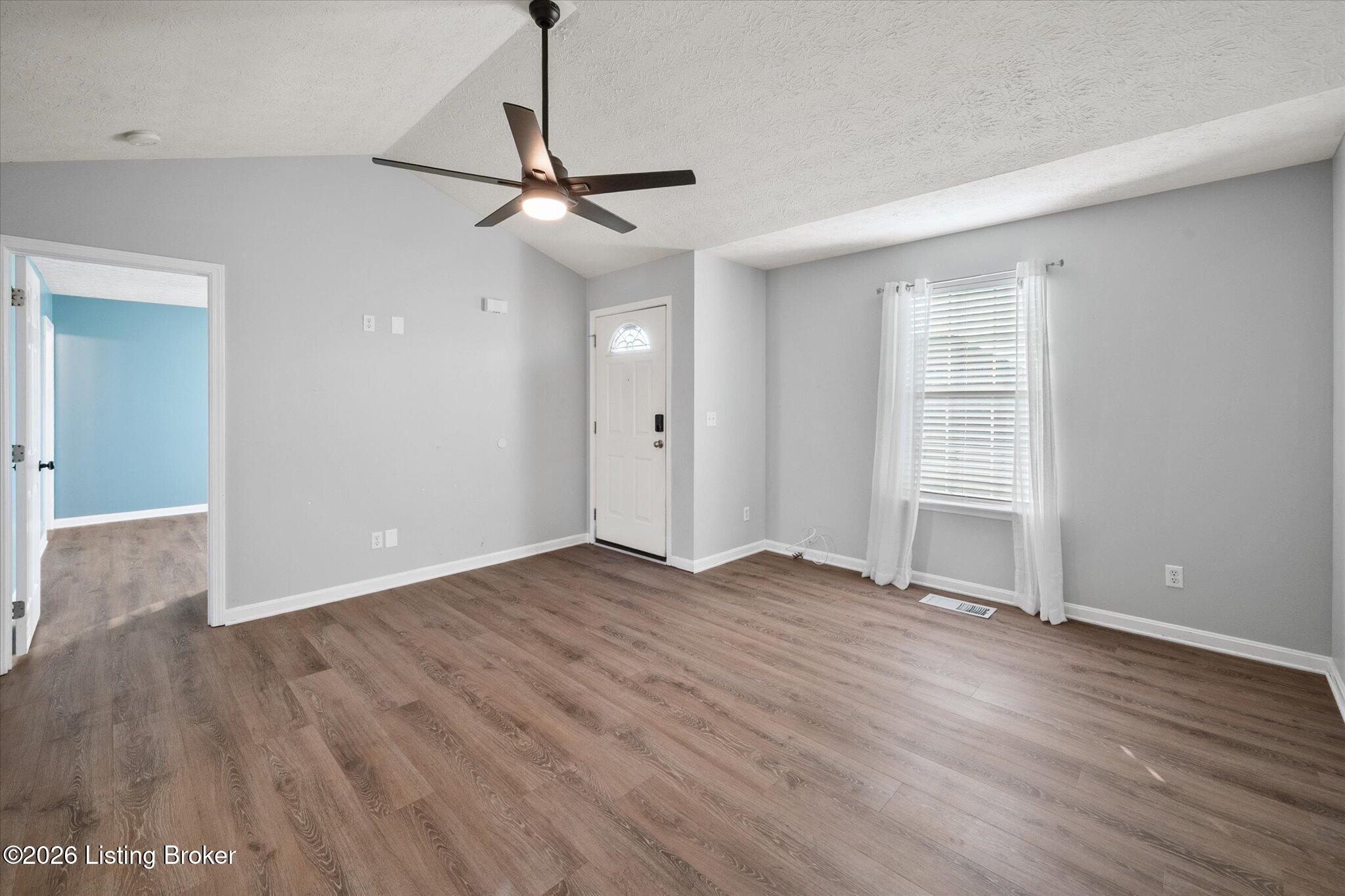 729 Oak Grove Blvd Property Photo 7