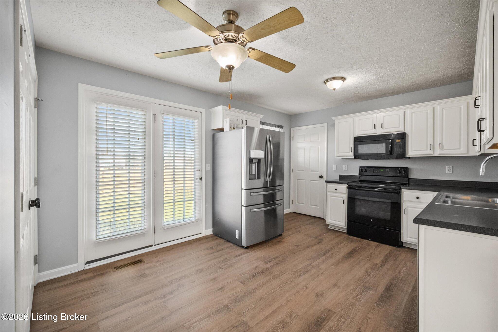 729 Oak Grove Blvd Property Photo 9