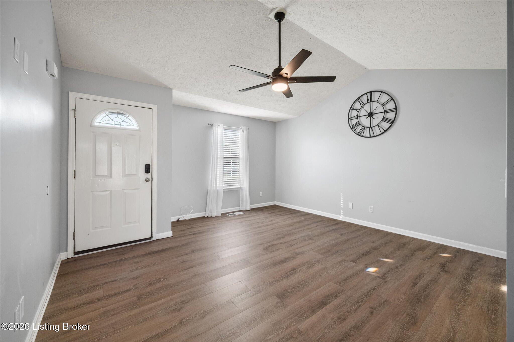 729 Oak Grove Blvd Property Photo 14