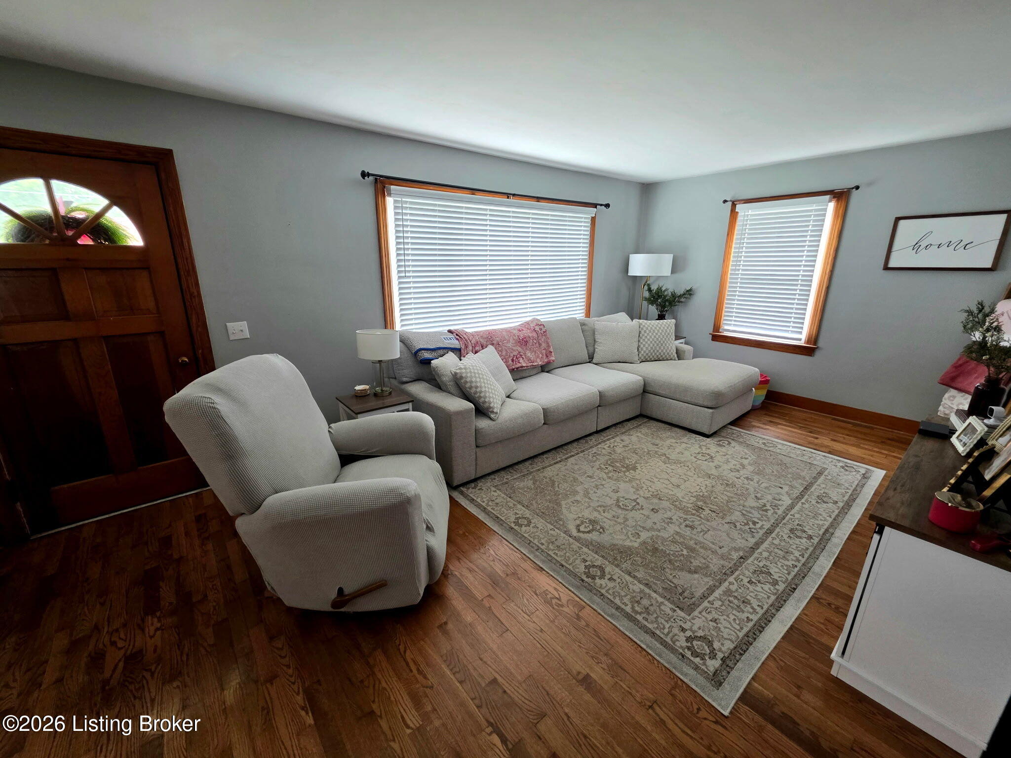 402 Garden Ct Property Photo 3