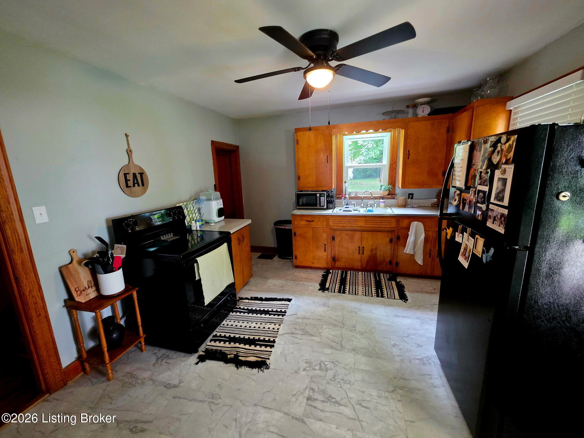 402 Garden Ct Property Photo 7