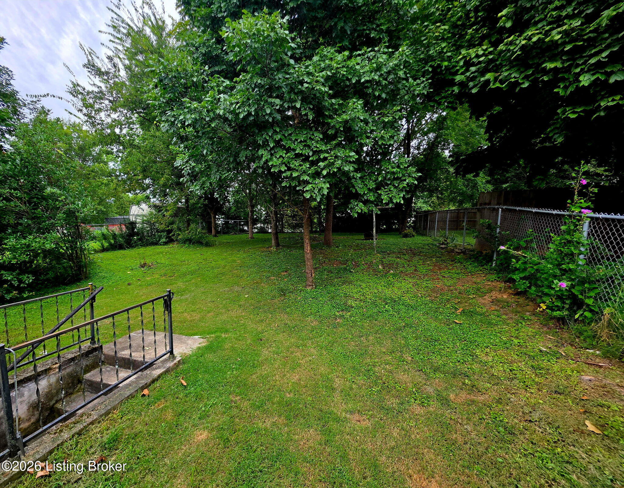 402 Garden Ct Property Photo 11