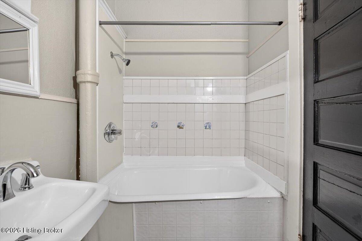 2030 Portland Ave Property Photo 9