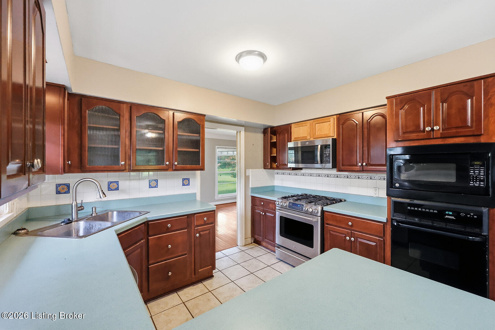 575 Catalpa Ln Property Photo 17