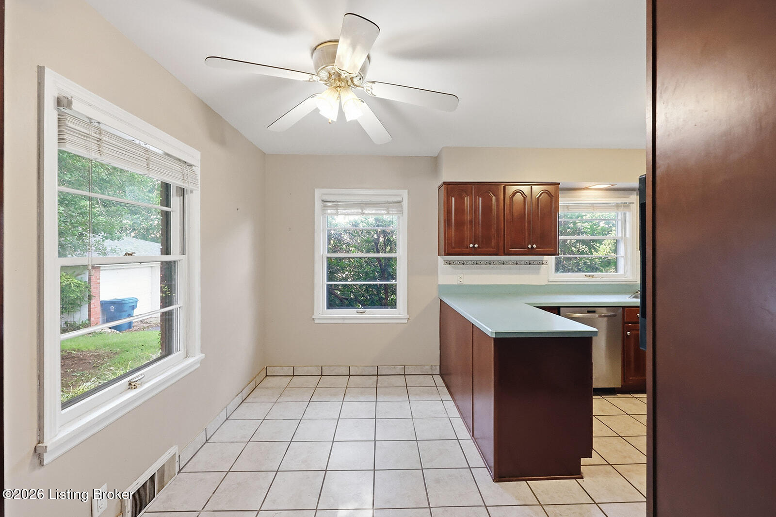 575 Catalpa Ln Property Photo 22