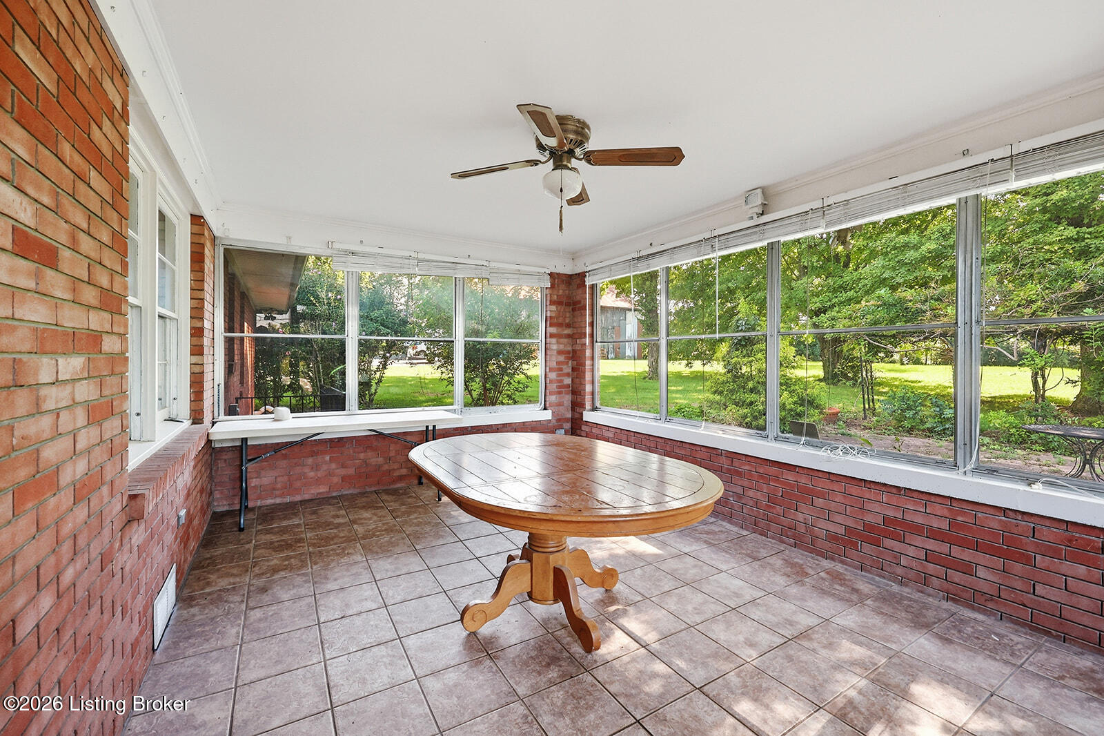 575 Catalpa Ln Property Photo 31