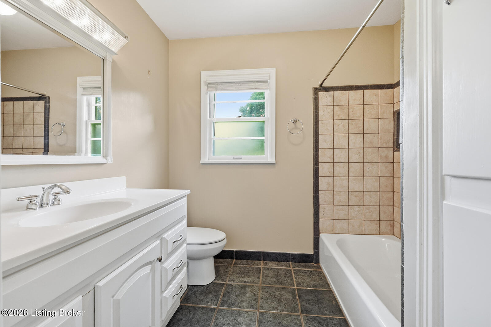 575 Catalpa Ln Property Photo 39