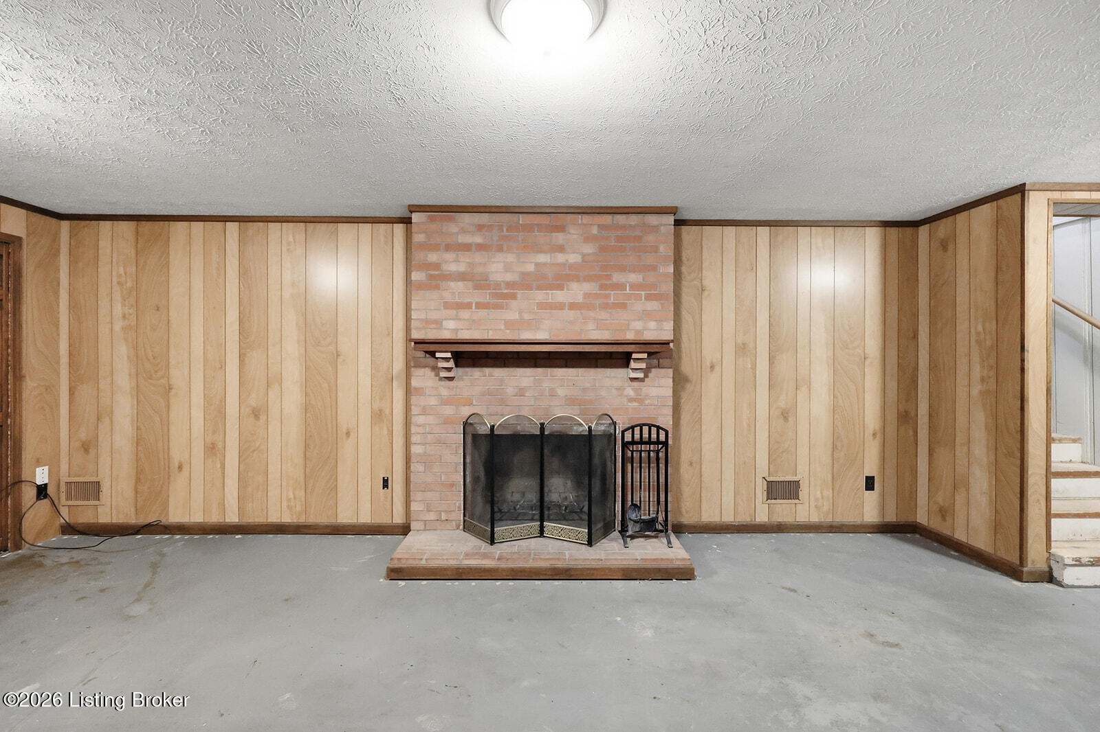 575 Catalpa Ln Property Photo 48