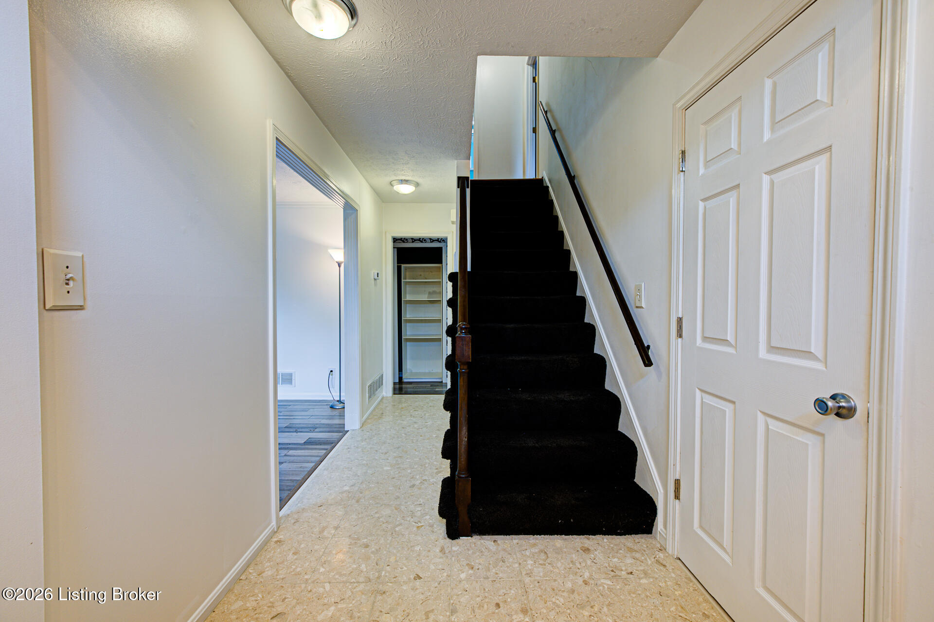 4517 Amerivan Ct Property Photo 4