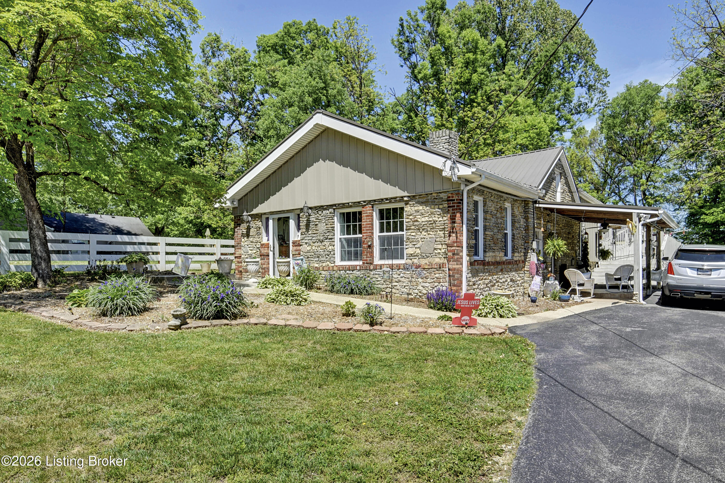 5217 Maple Spring Dr Property Photo 1