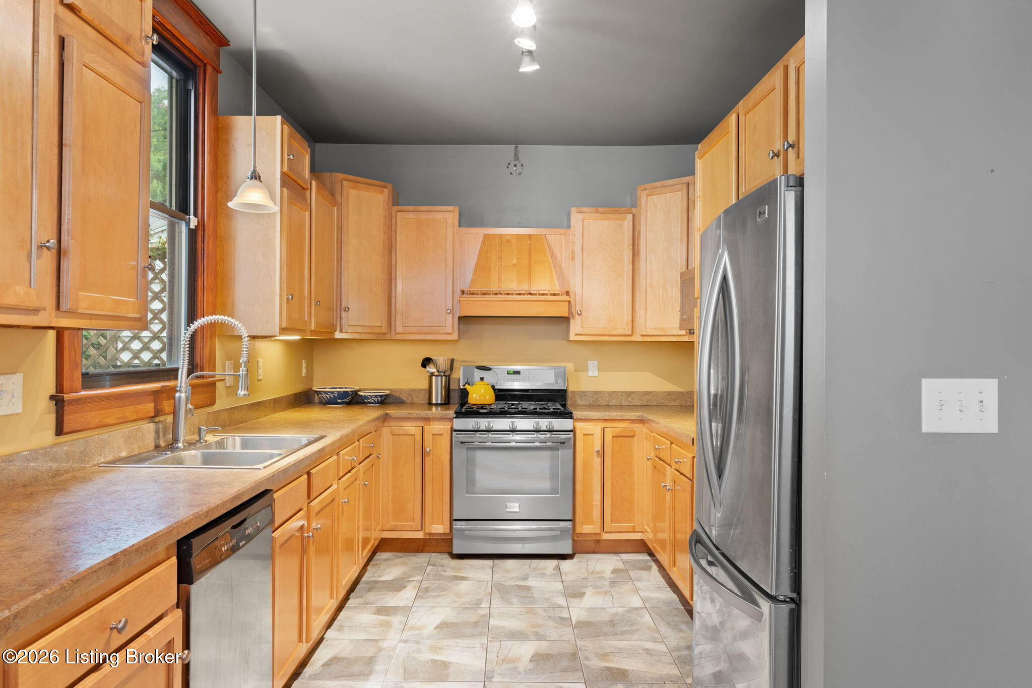 1821 Stevens Ave Property Photo 16