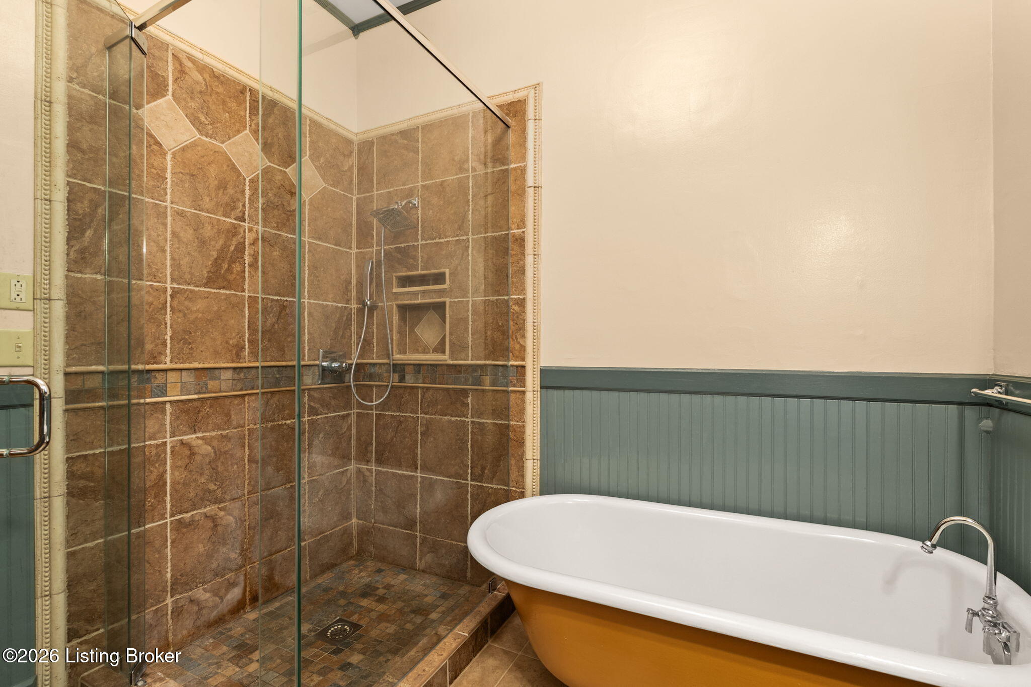 1821 Stevens Ave Property Photo 25