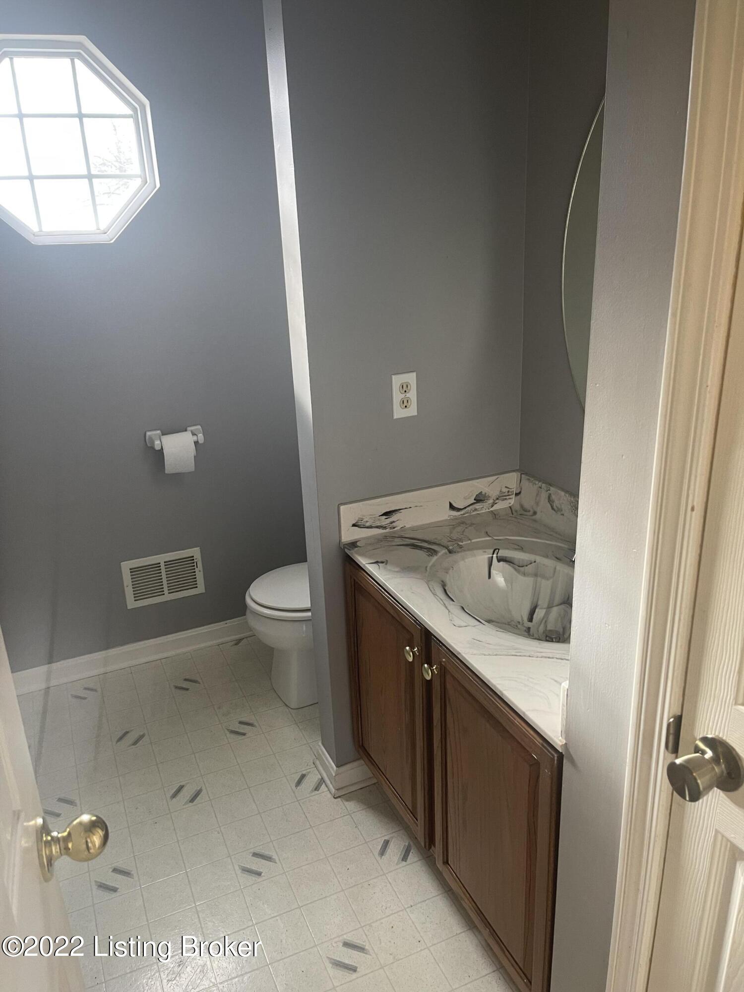 6300 Camden Ct Property Photo 6