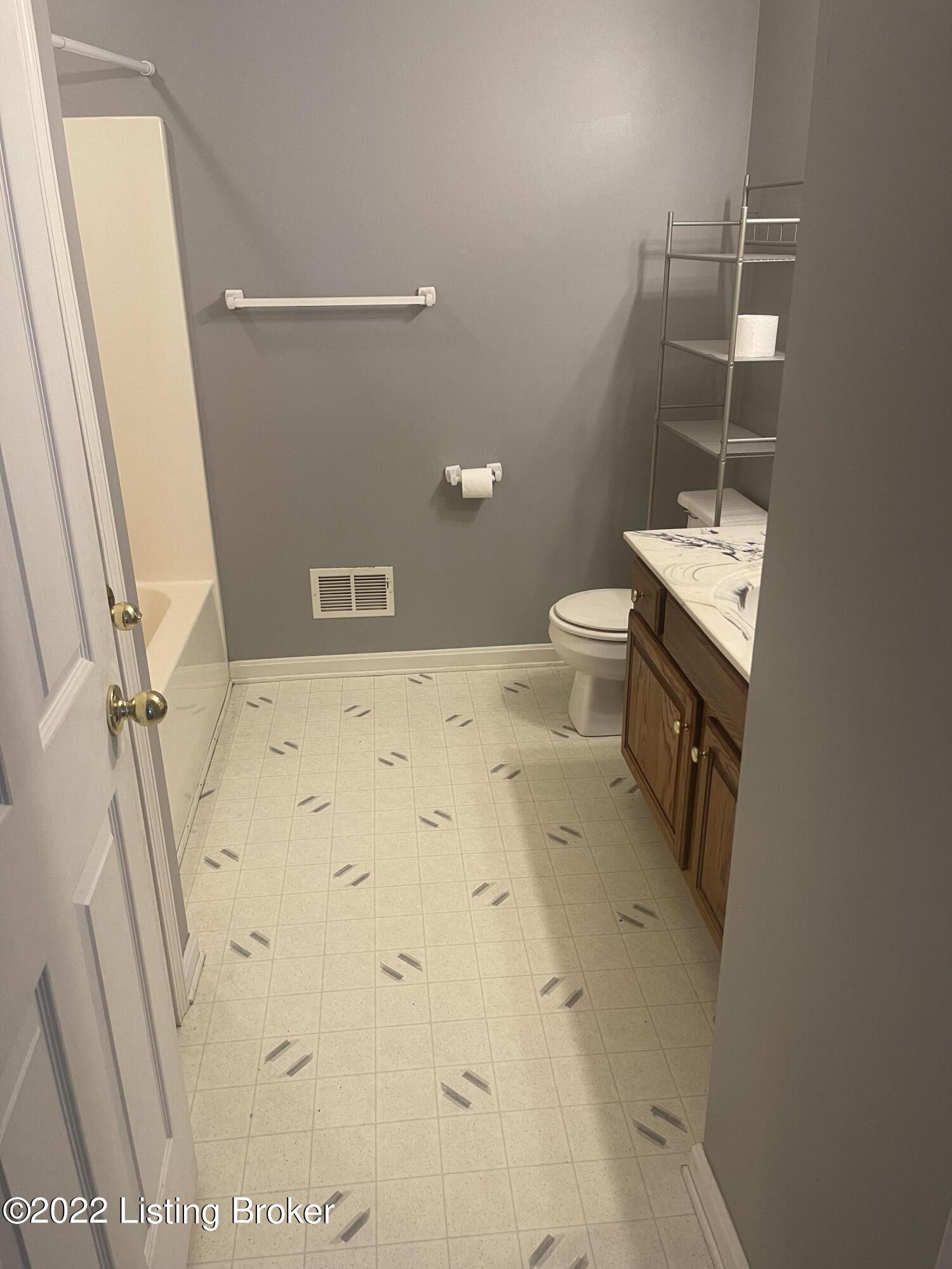 6300 Camden Ct Property Photo 11