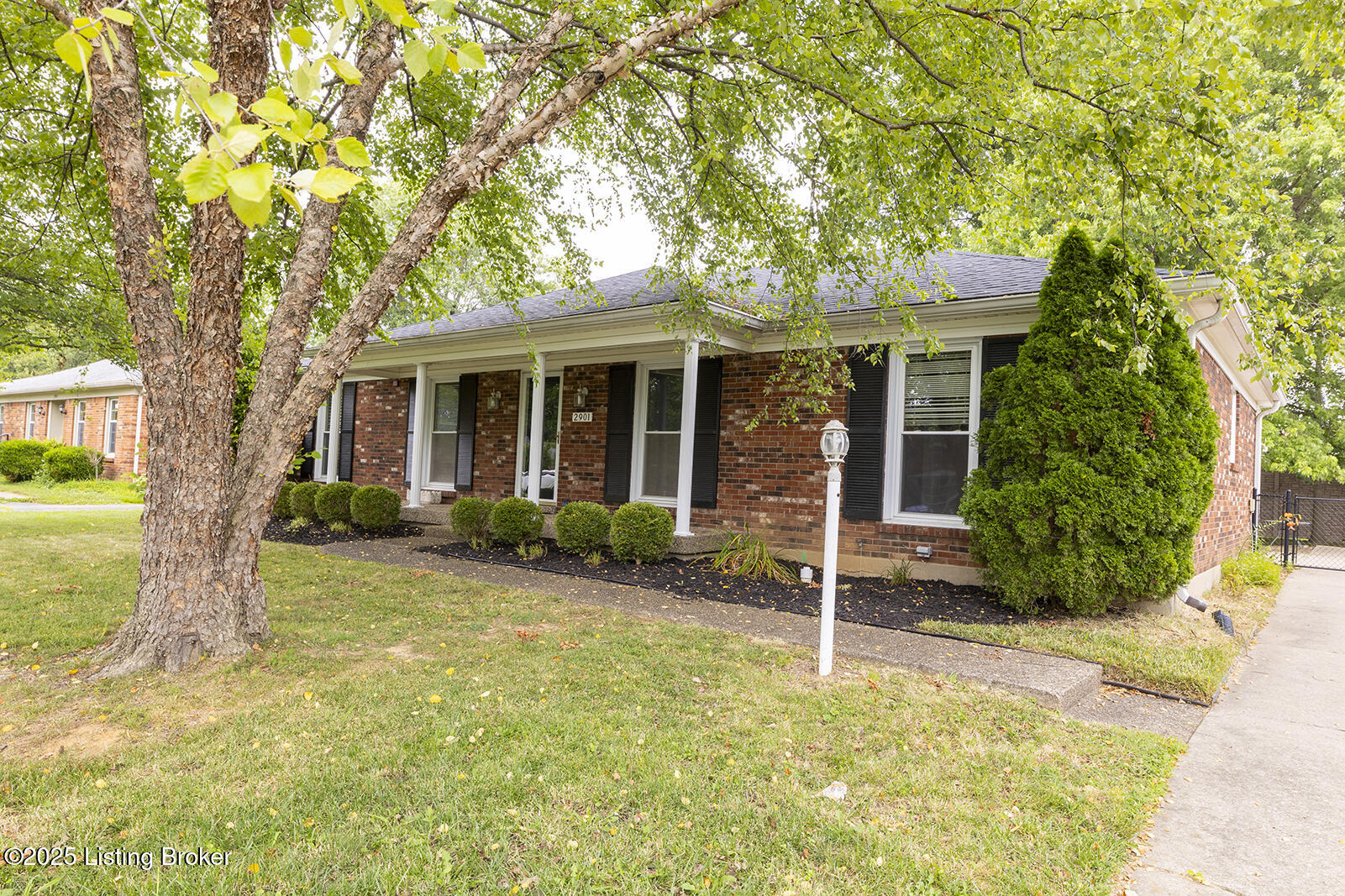 2901 Creekside Dr Property Photo 3
