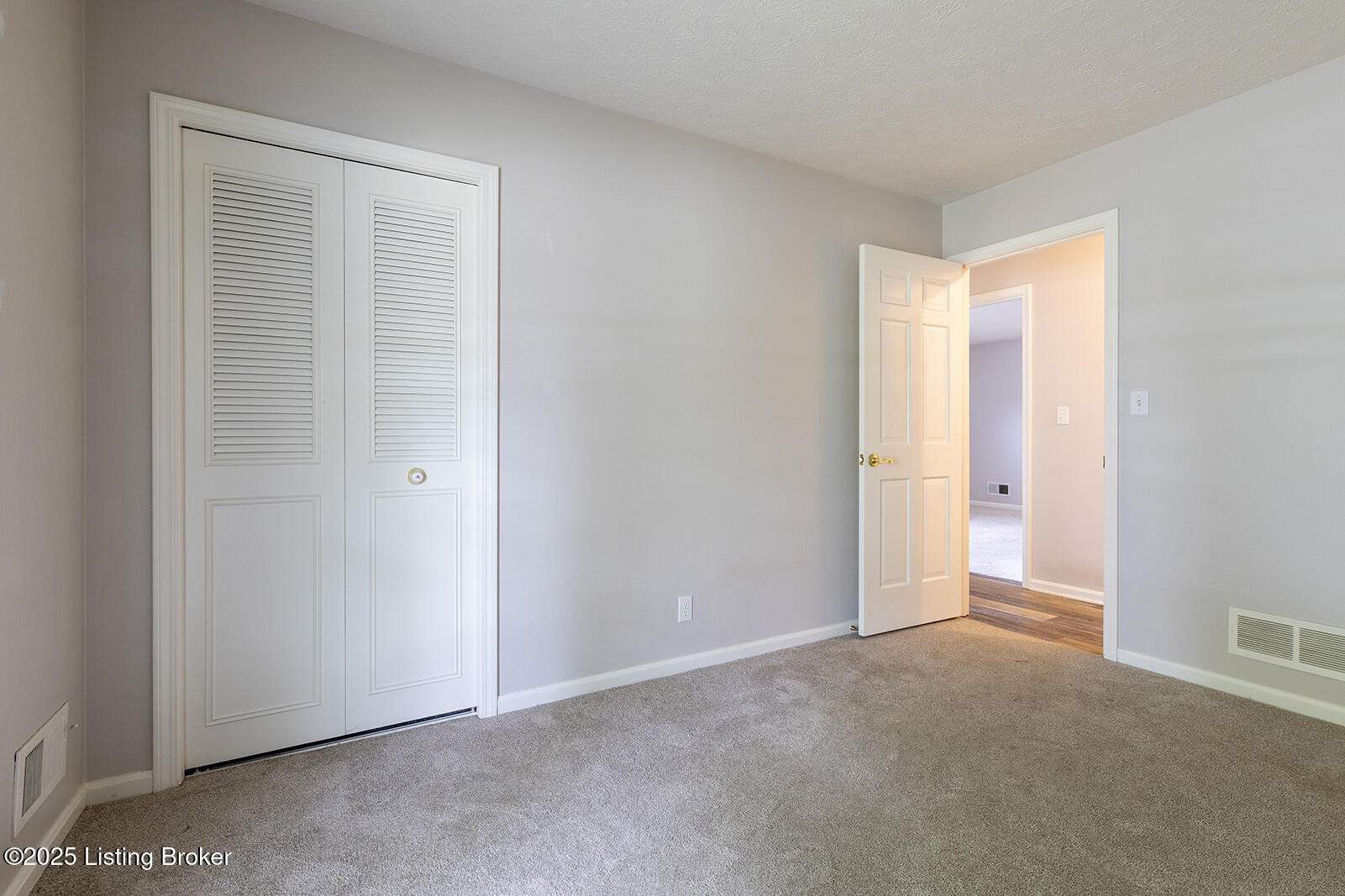 2901 Creekside Dr Property Photo 17