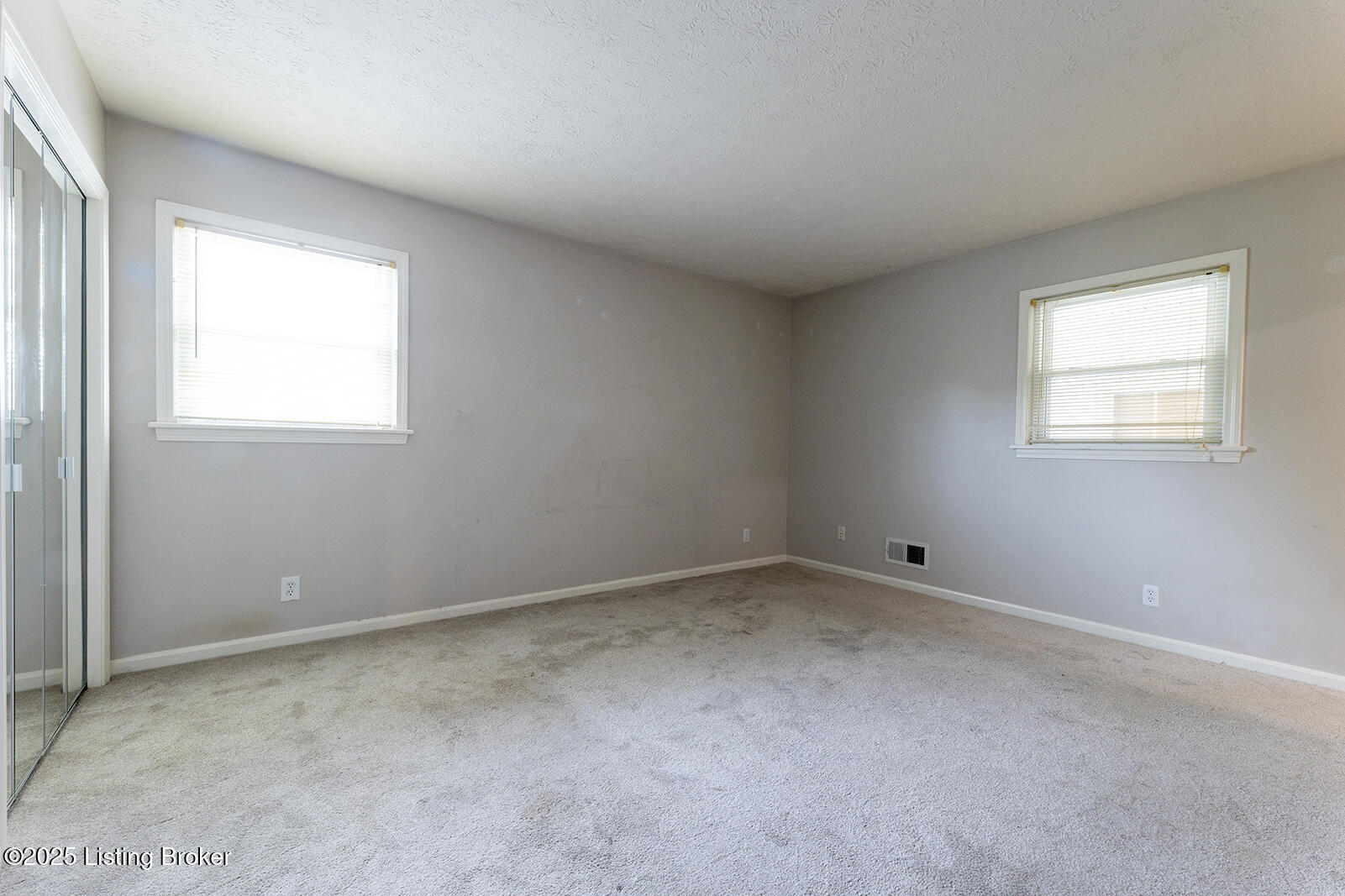 2901 Creekside Dr Property Photo 18