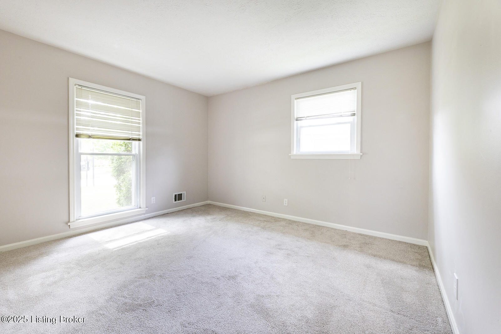 2901 Creekside Dr Property Photo 23