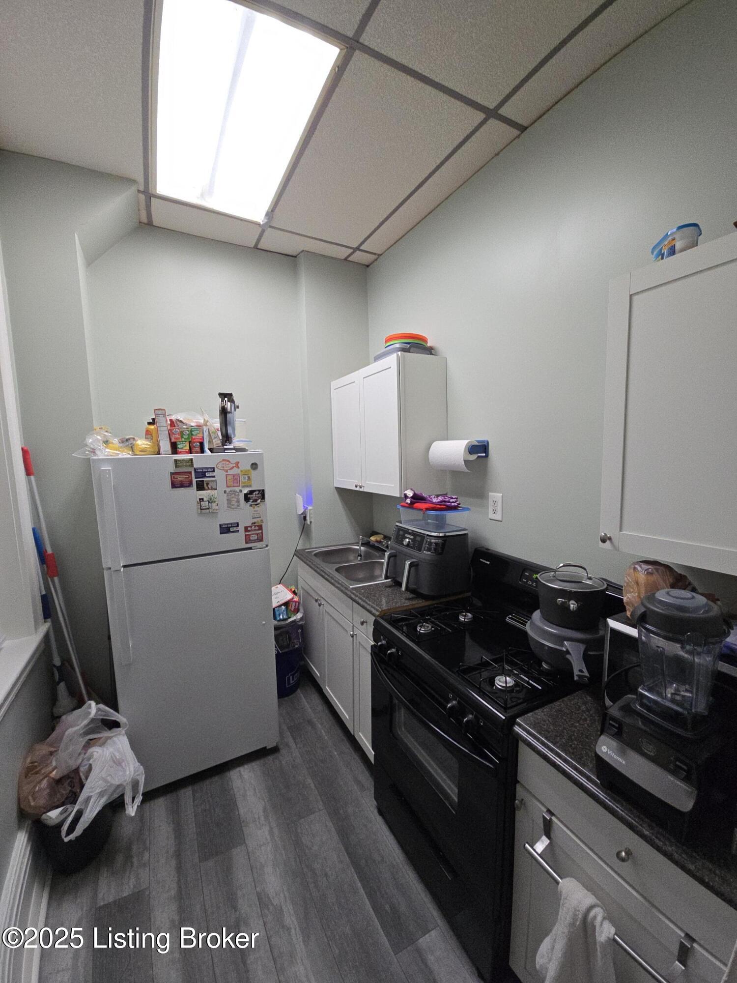 952 S 6th St Property Photo 5