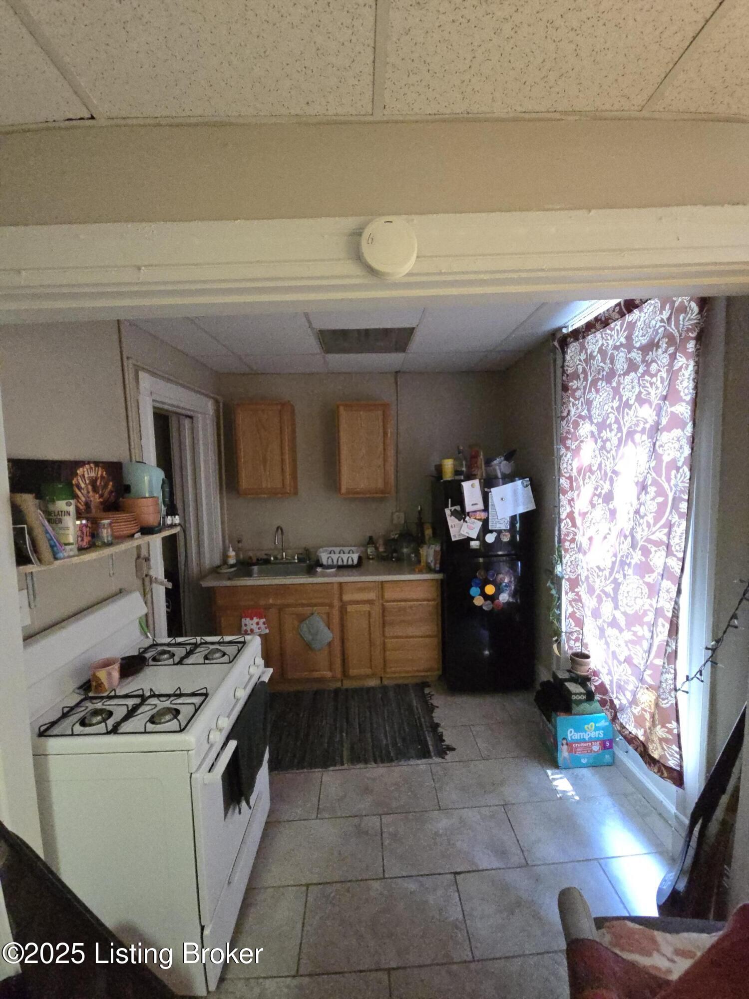 952 S 6th St Property Photo 8