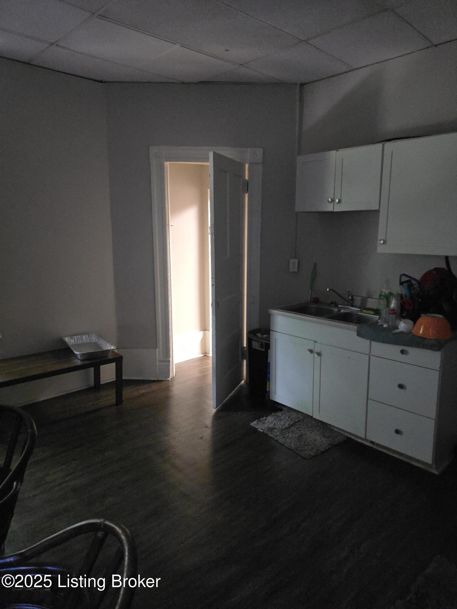 952 S 6th St Property Photo 11