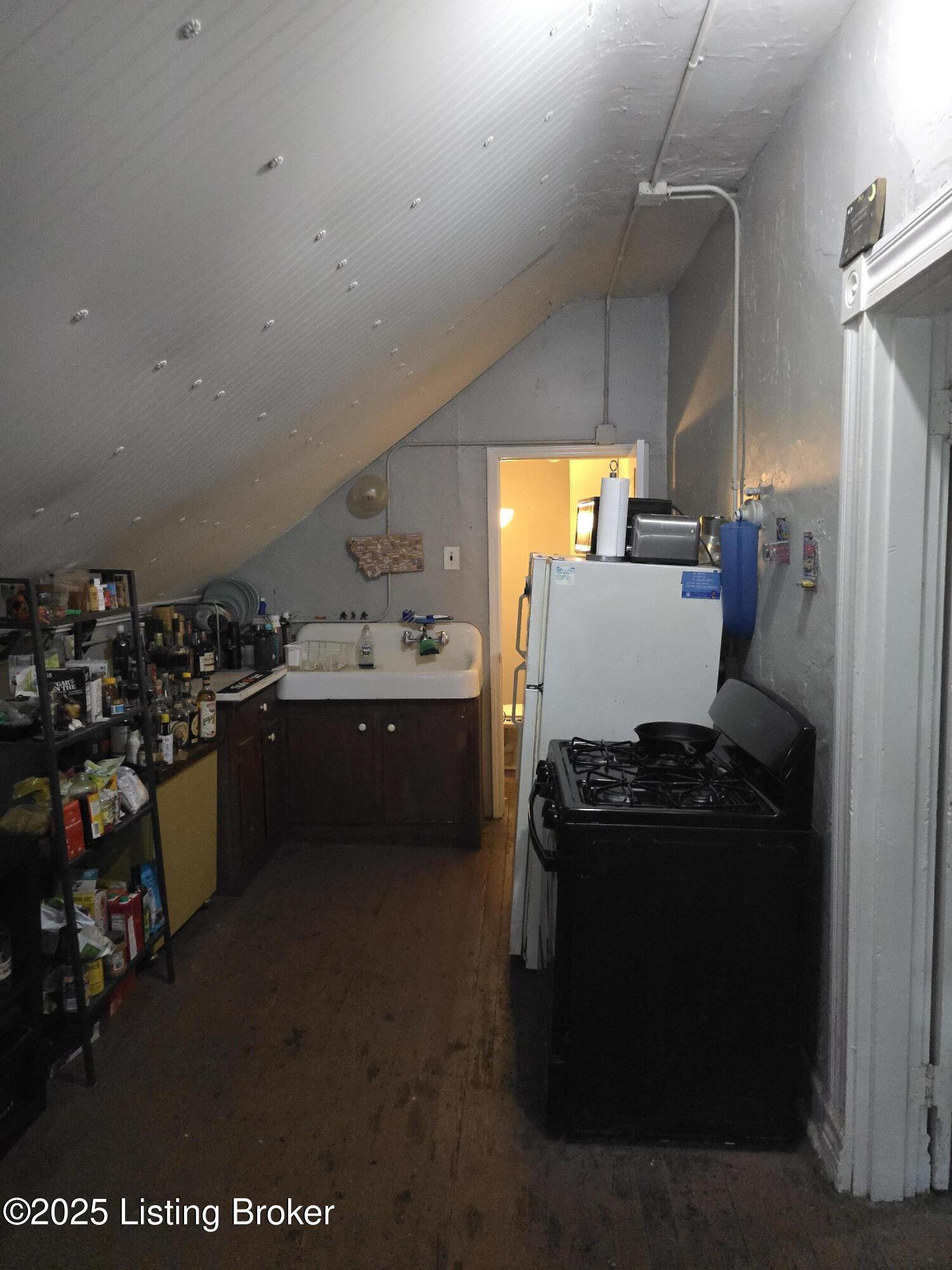 952 S 6th St Property Photo 13