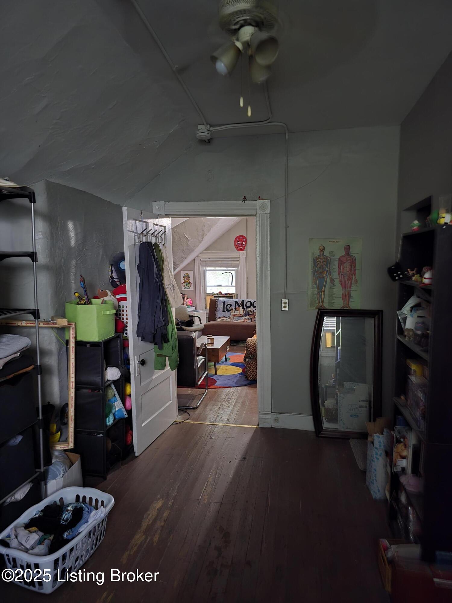 952 S 6th St Property Photo 15