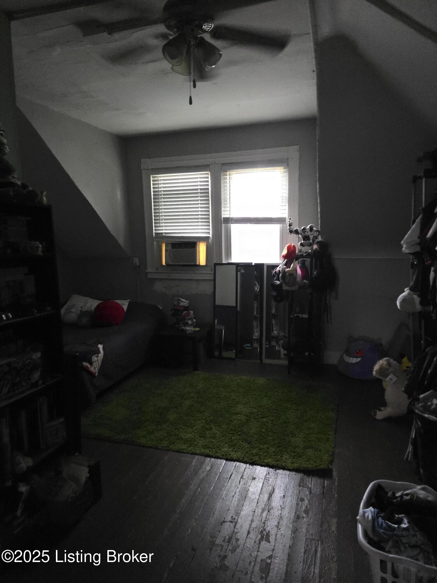 952 S 6th St Property Photo 17